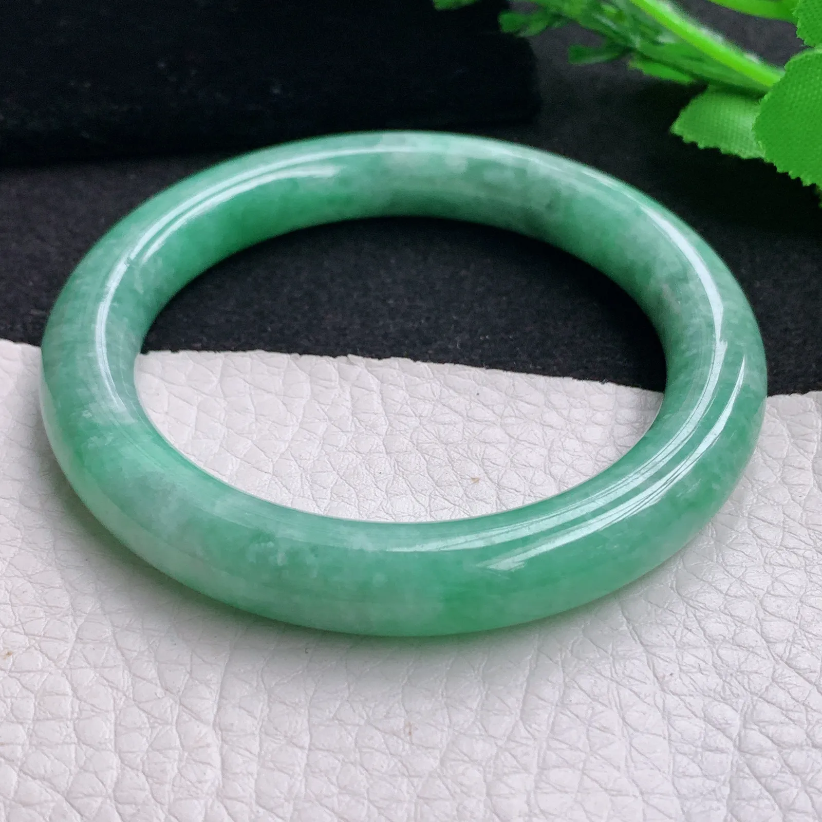 yh自然光55*9.6美人镯 缅甸翡翠a货玉手镯满绿圆条玉手环 叮当镯