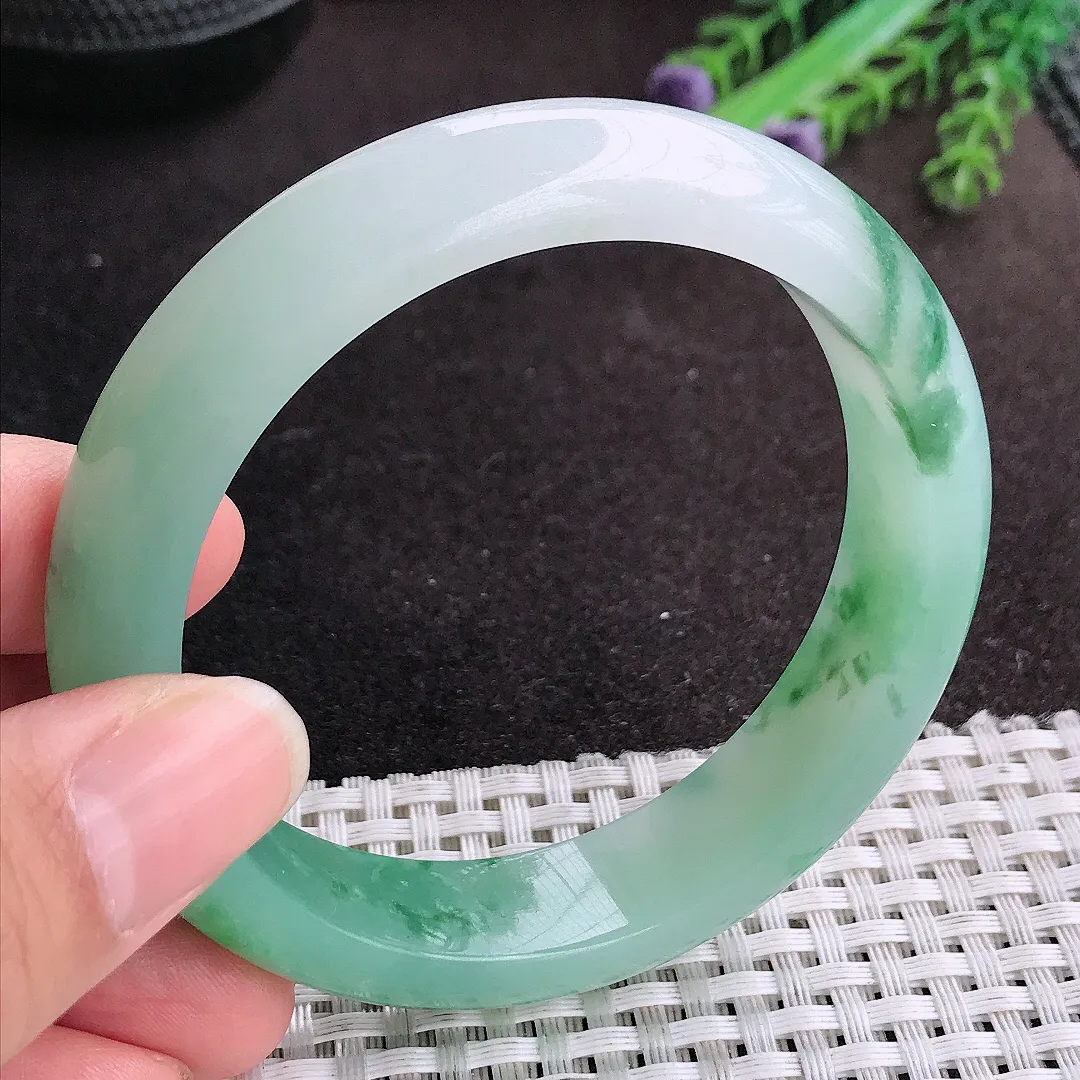 天然A货翡翠58/14.5/8.6老坑冰胶水灵冰晴绿手镯宽边玉手镯