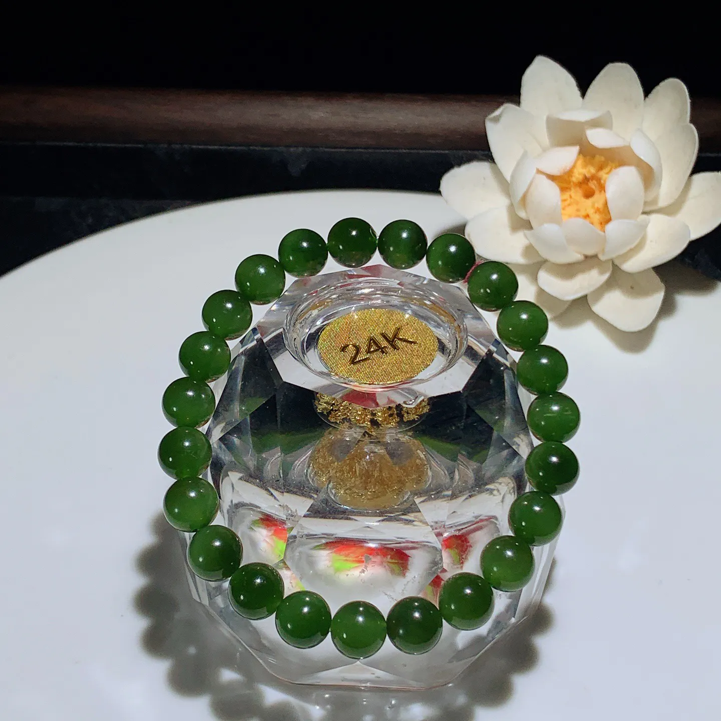 和田玉菠菜绿俄罗斯碧玉手串。单颗尺寸8！玉质细腻油润。手推出油。佩戴高端典雅。lt251201