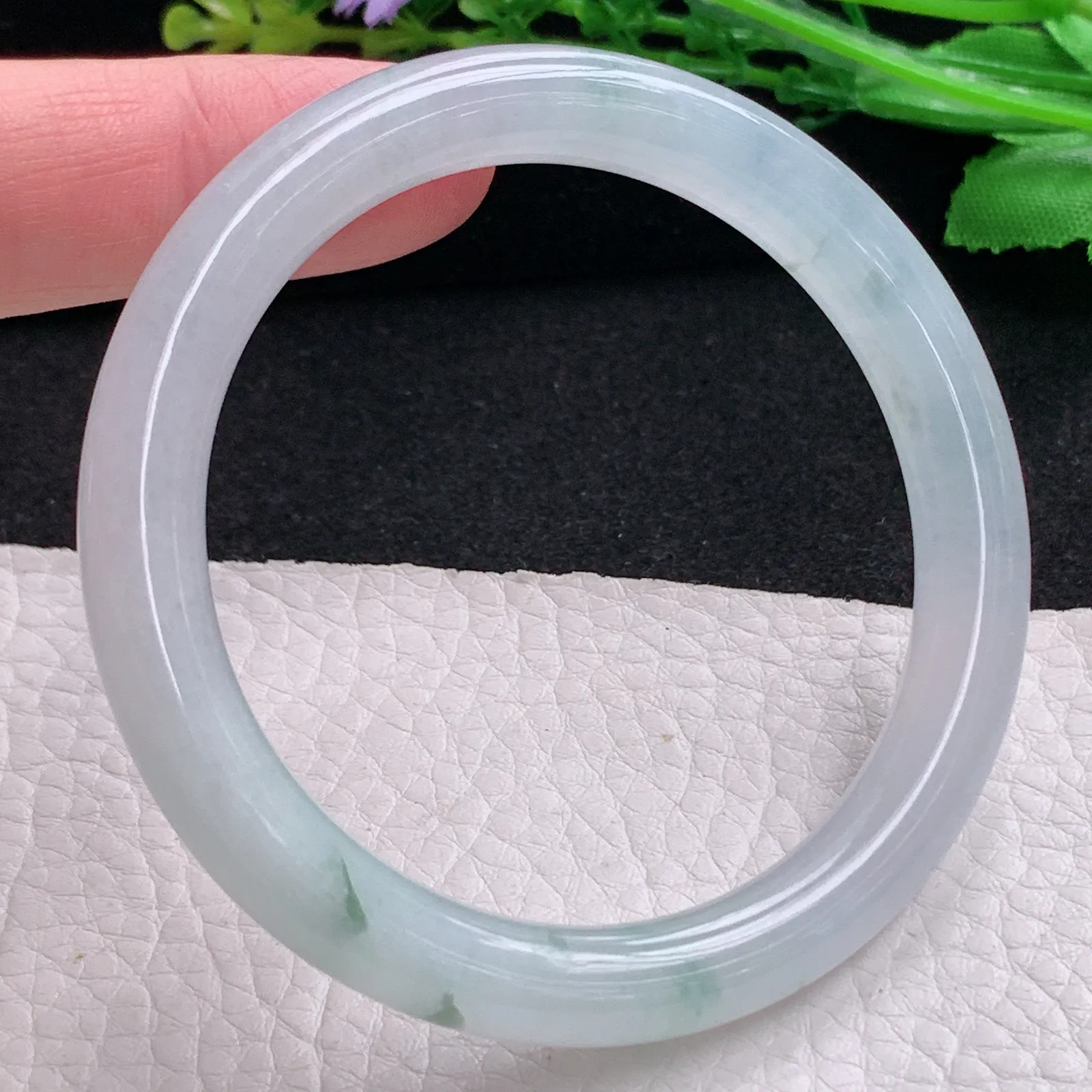 xc自然光54*8.3叮当镯 缅甸翡翠a货玉手镯冰飘花圆条玉手环