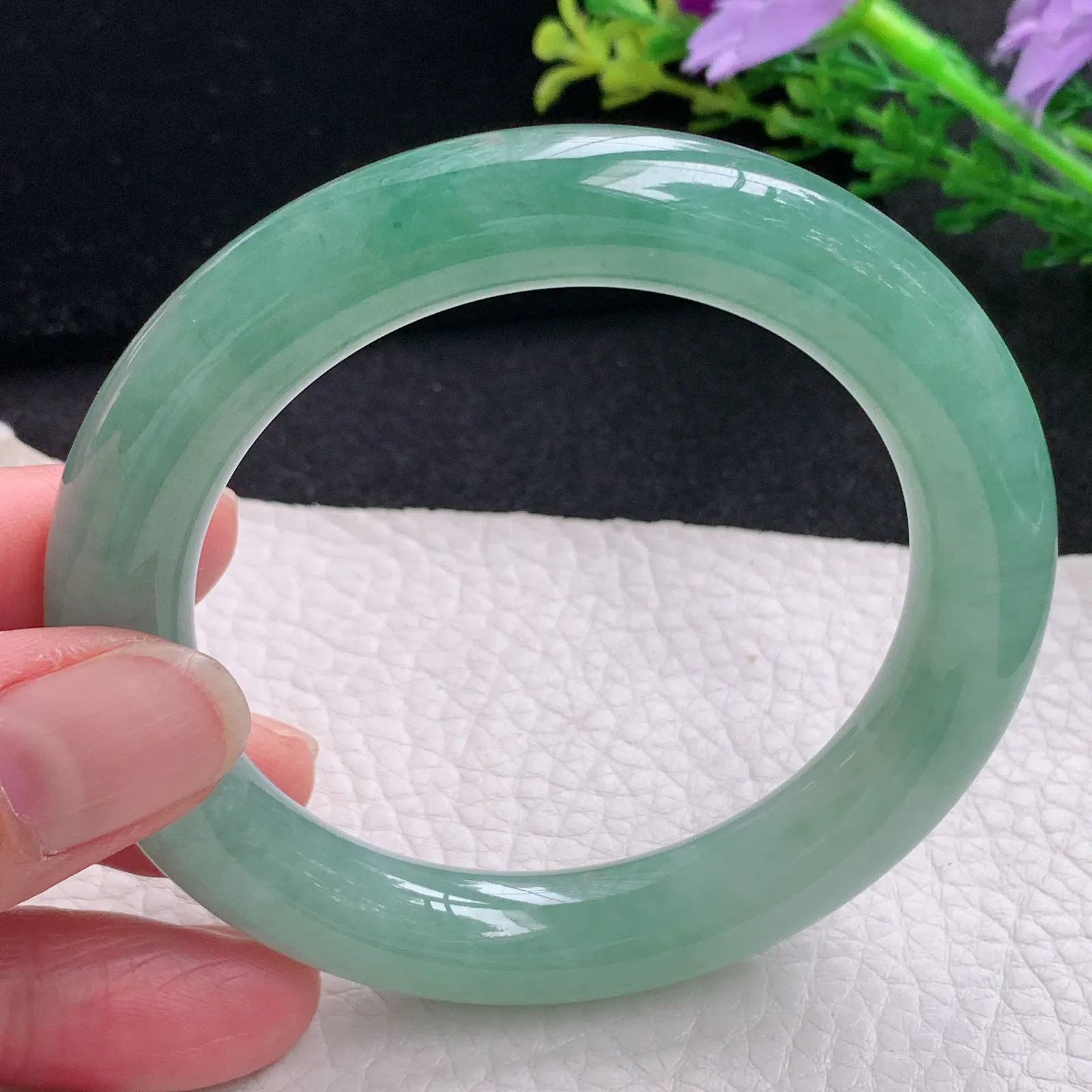 r自然光55*10.8*11美人镯 缅甸翡翠a货玉手镯冰晴绿圆条玉手环