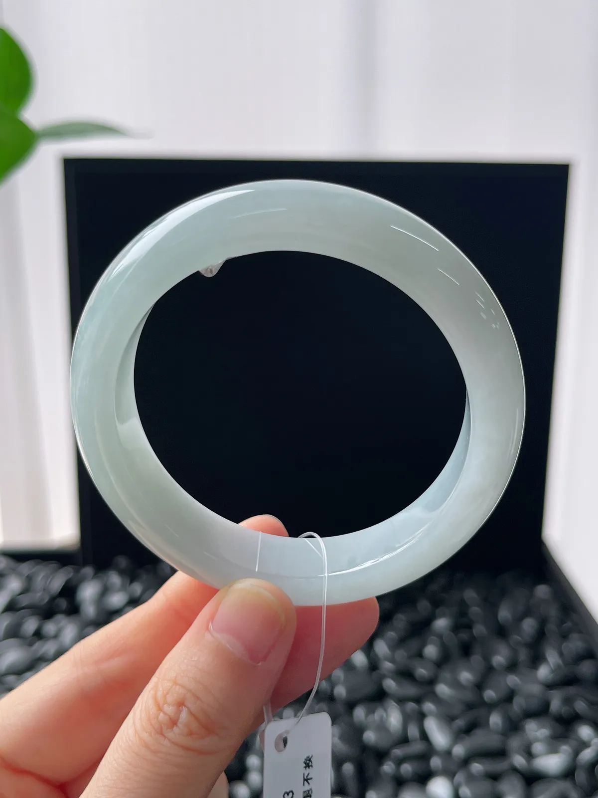 正圈53.3圈口，翡翠糯化种淡蓝色手镯