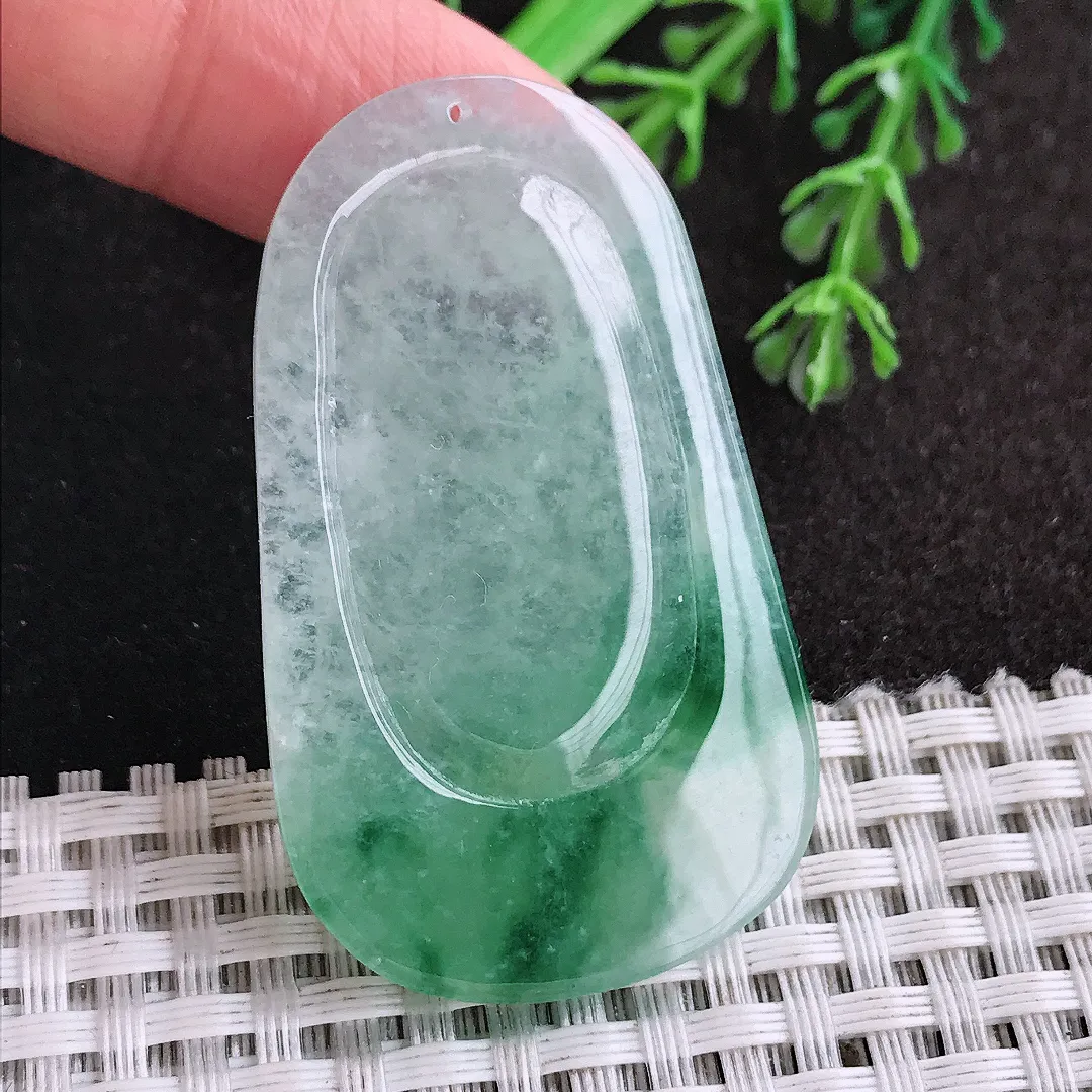 天然a货翡翠50/30/4.7老坑冰胶果冻飘花小兔子吊坠翡翠生肖兔挂件