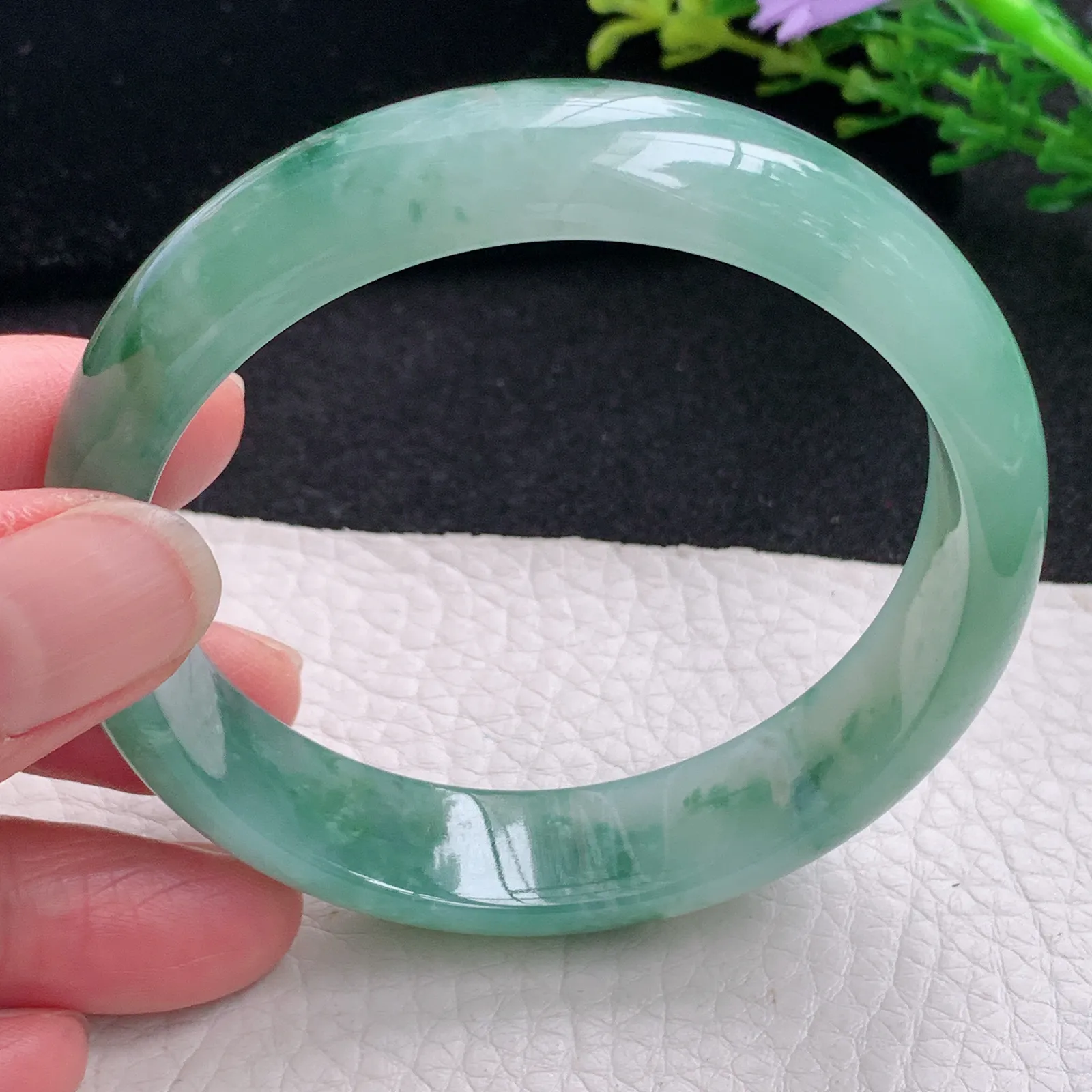 js自然光58.5*14.3*7平安镯 缅甸翡翠a货玉手镯冰飘花宽边玉手环