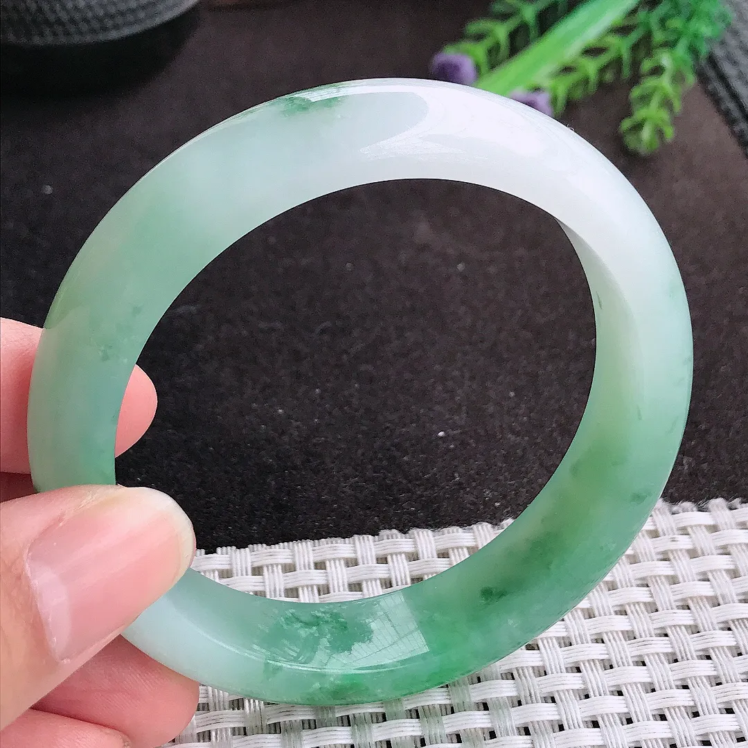 天然A货翡翠58/14.5/8.6老坑冰胶水灵冰晴绿手镯宽边玉手镯