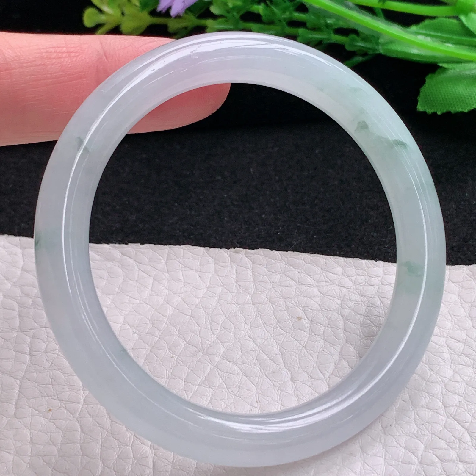 xc自然光54*8.3叮当镯 缅甸翡翠a货玉手镯冰飘花圆条玉手环