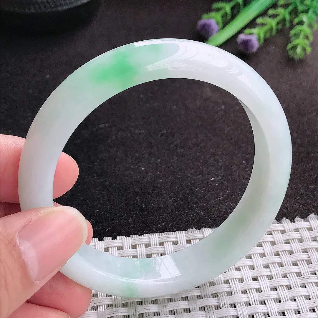 天然A货翡翠55.5/12.3/7.9老坑清爽冰润飘绿手镯宽边玉手镯