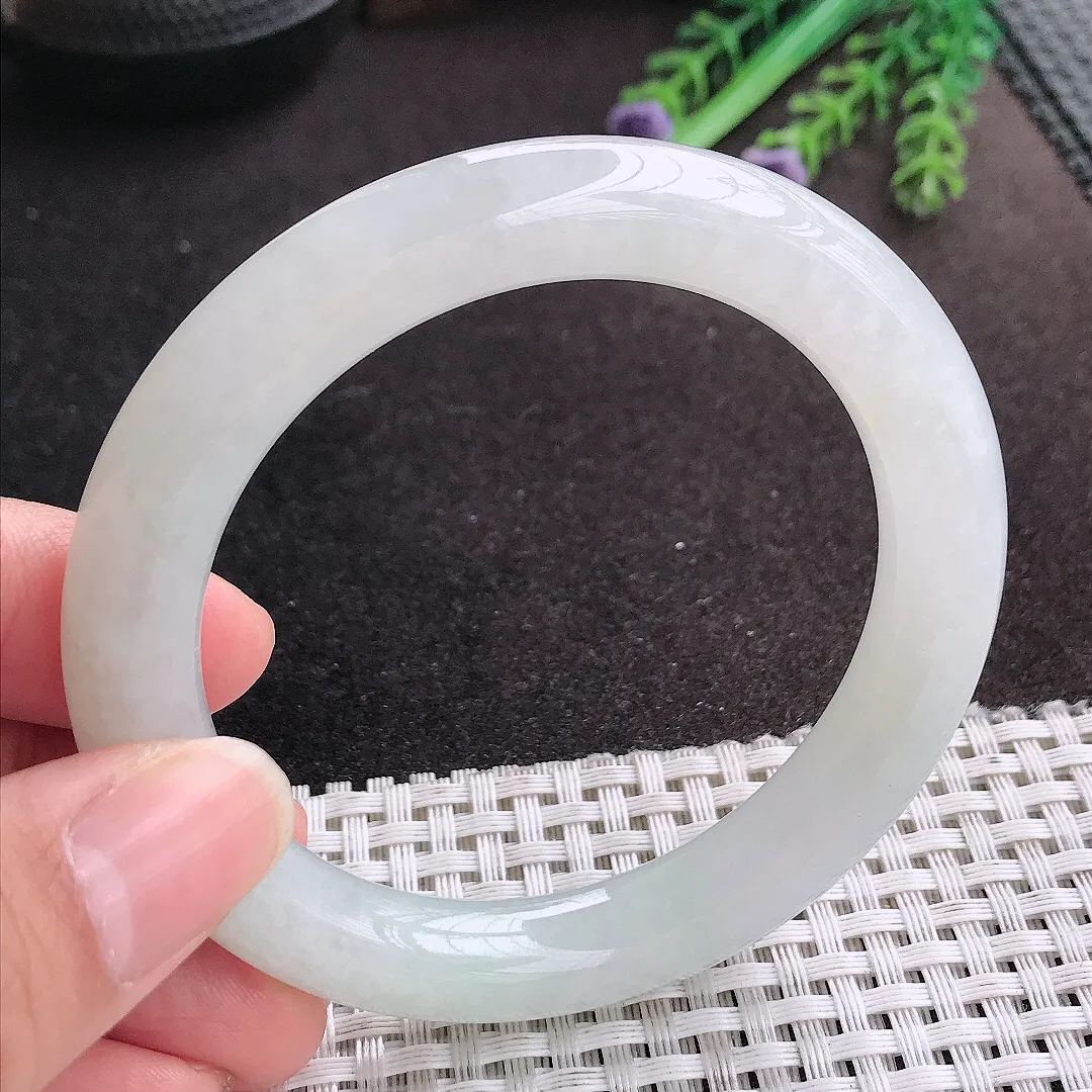 天然A货翡翠55.5/10.3/10老坑秀气冰润白月光圆条手镯玉手镯