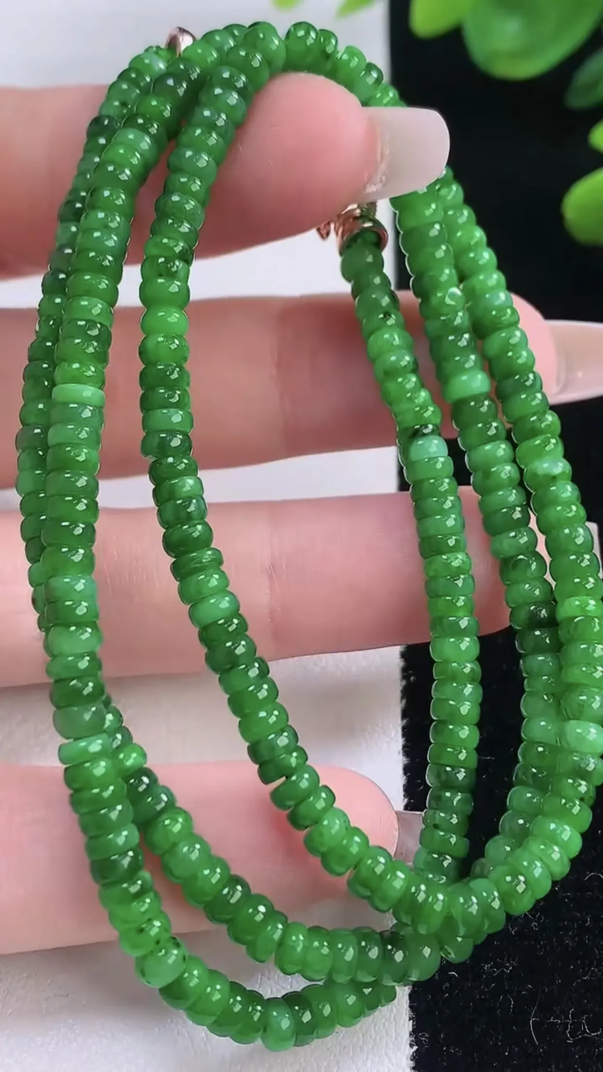 缅甸天然翡翠a货 老坑料起胶冰润 满绿算盘珠项链，尺寸3.8-2.5mm   y 20.90
