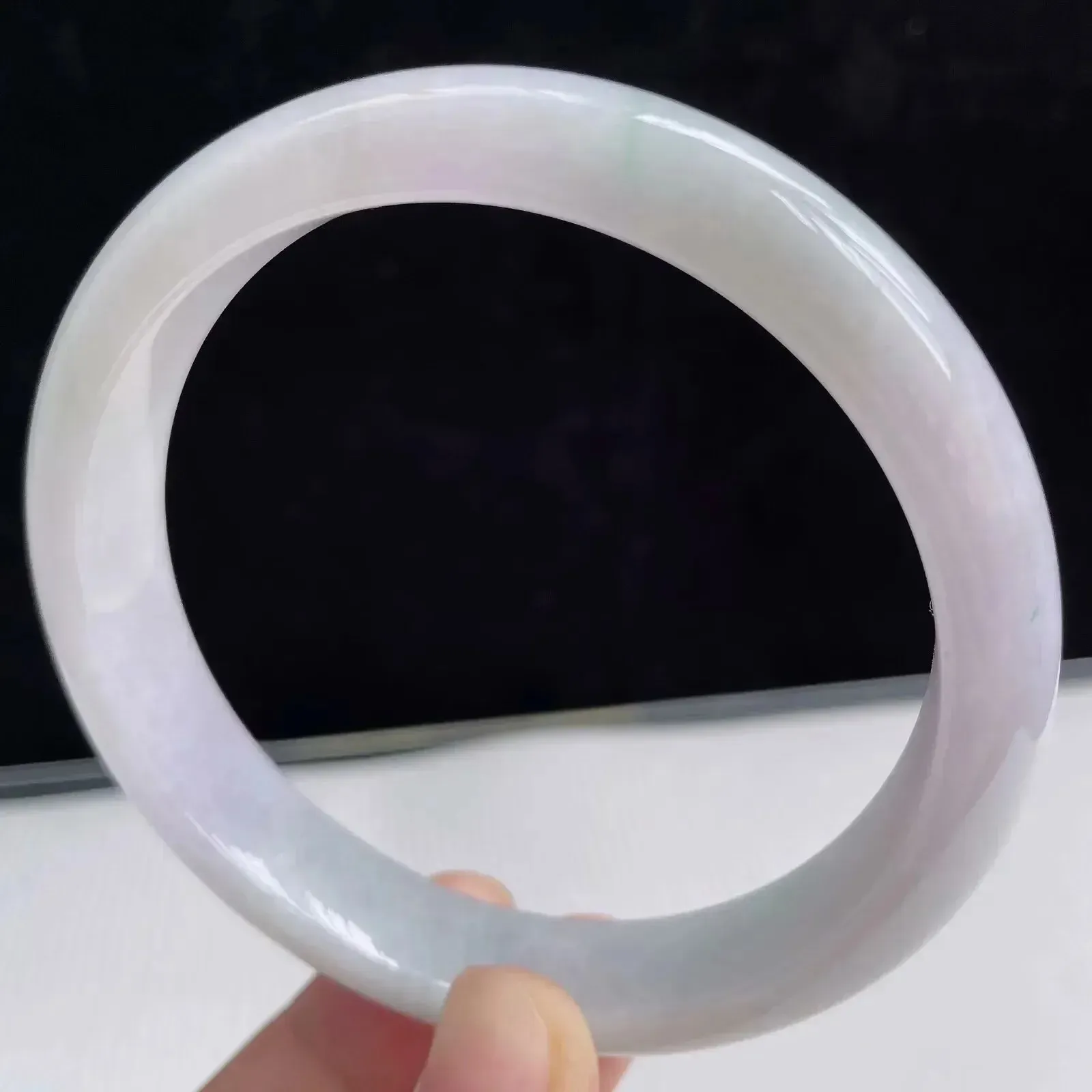 63大圈有种有色天然翡翠A货淡紫玉手镯好种水春彩水润手镯56.67g