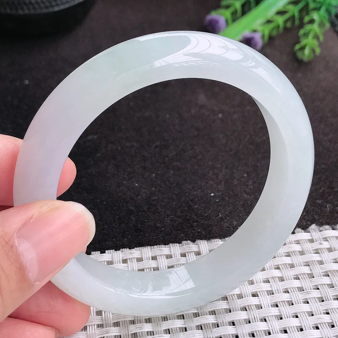 天然A货翡翠55.5/12.3/9老坑冰润果冻胶月光白手镯宽边玉手镯