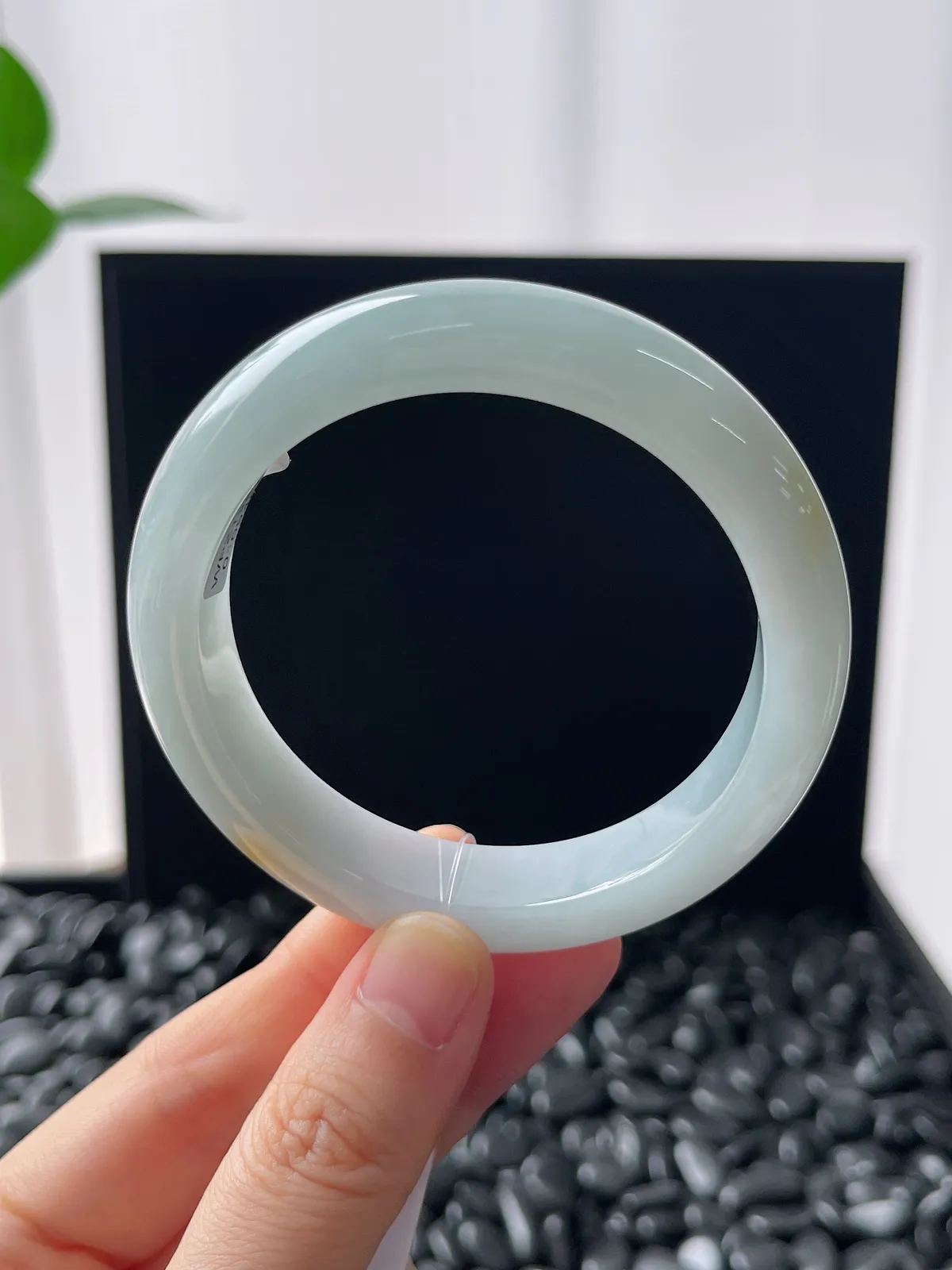 正圈53.3圈口，翡翠糯化种淡蓝色手镯