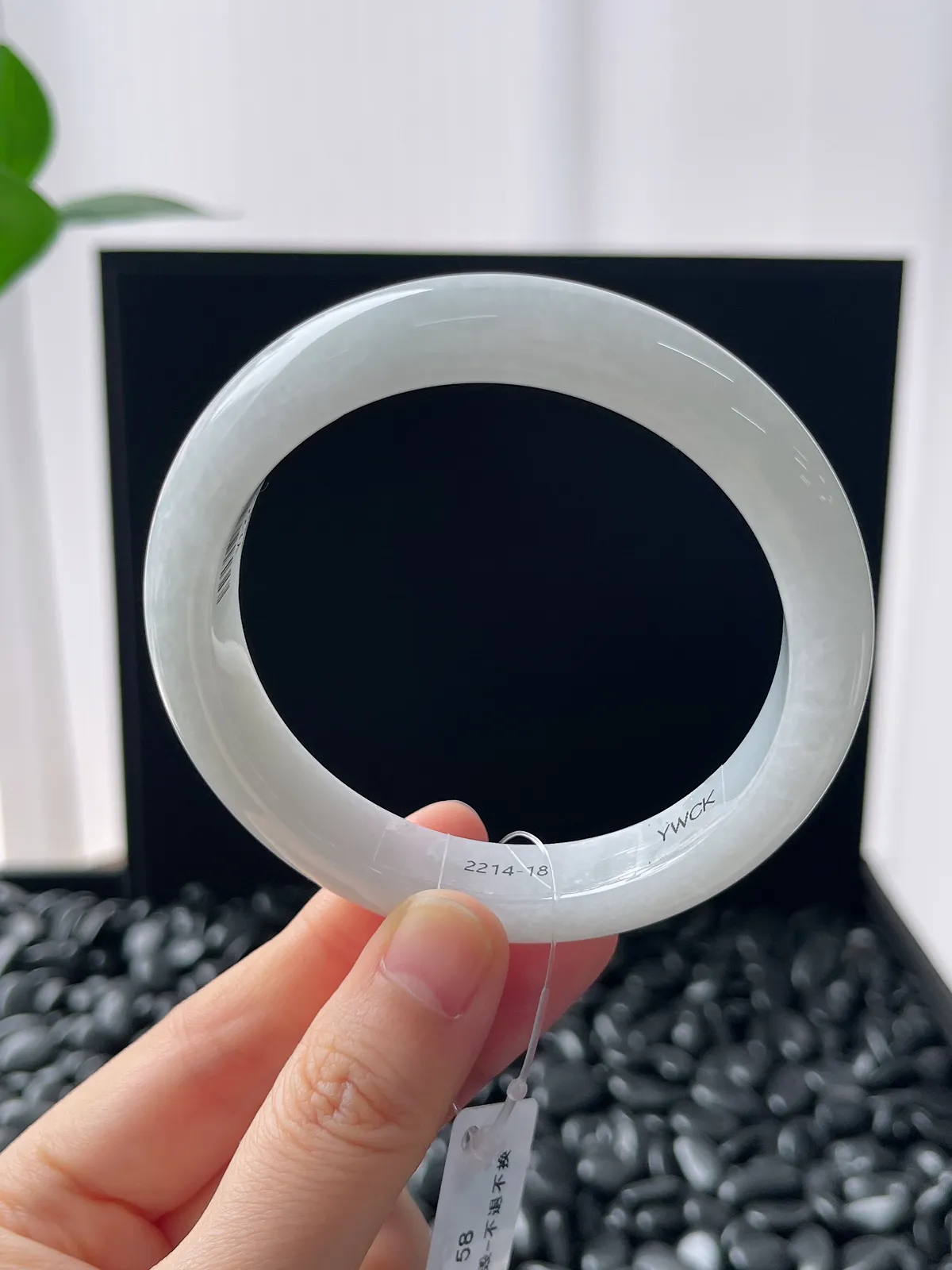 正圈58圈口，翡翠糯化种白色手镯