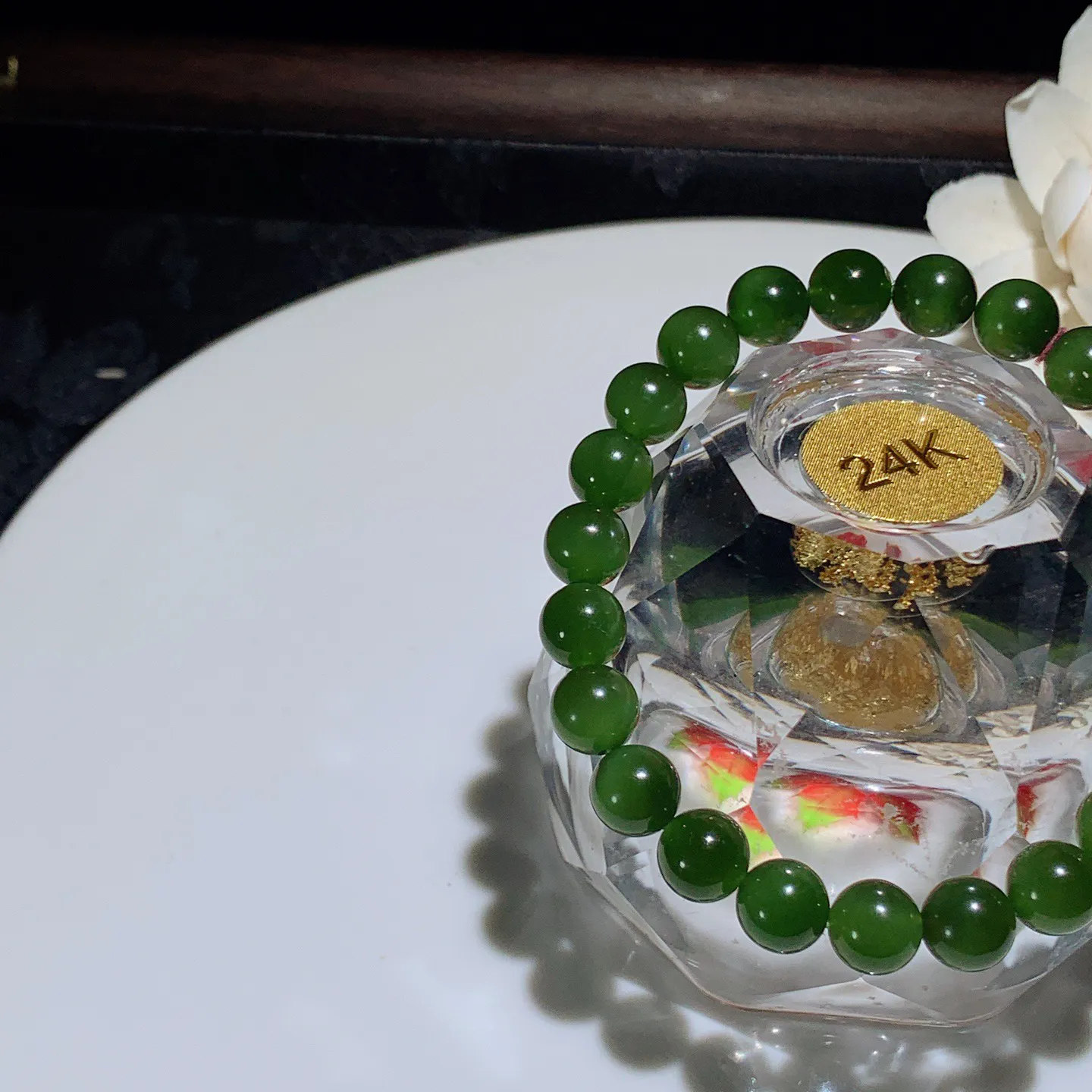 和田玉菠菜绿俄罗斯碧玉手串。单颗尺寸8！玉质细腻油润。手推出油。佩戴高端典雅。lt251201