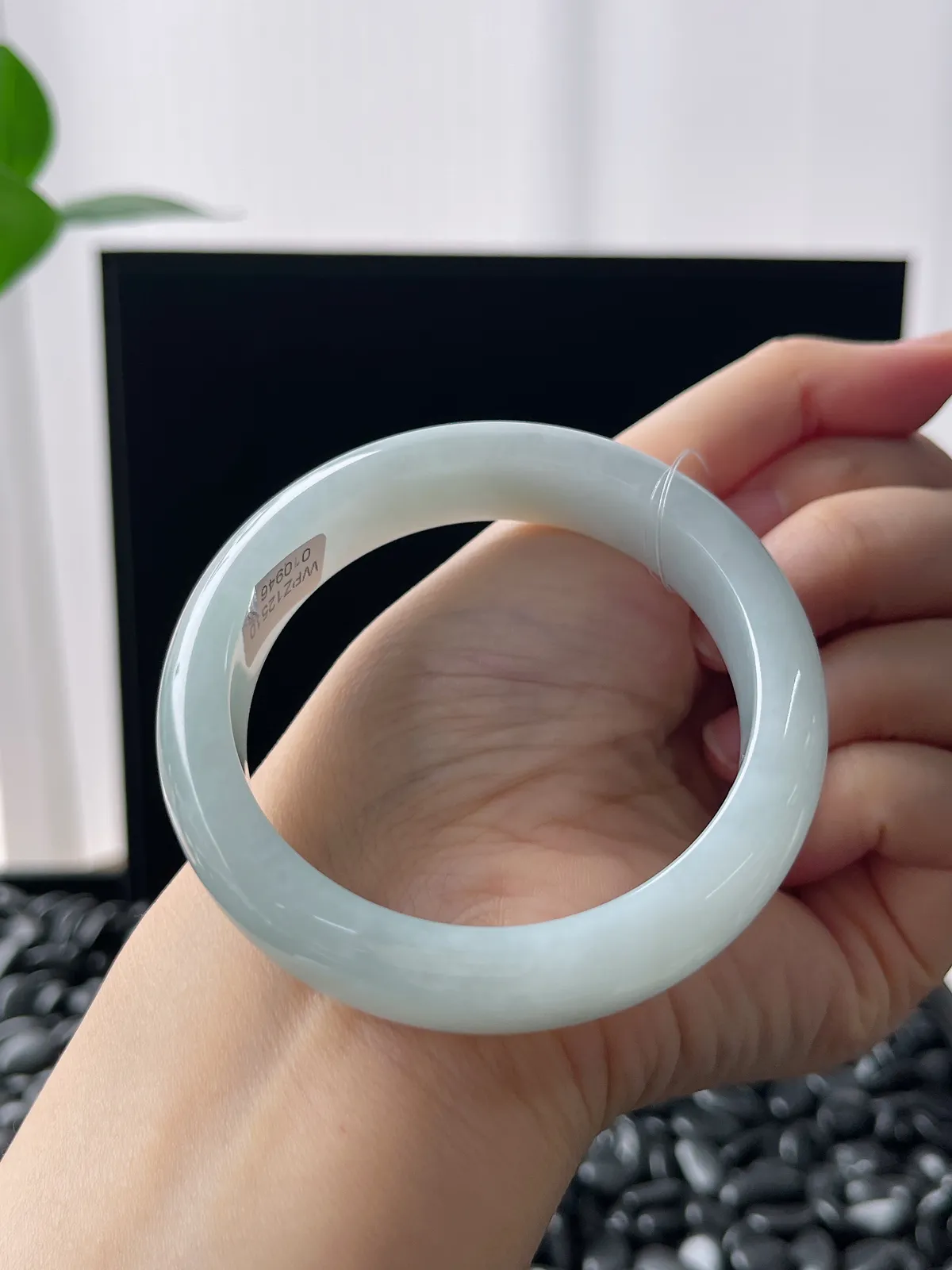 正圈53.3圈口，翡翠糯化种淡蓝色手镯