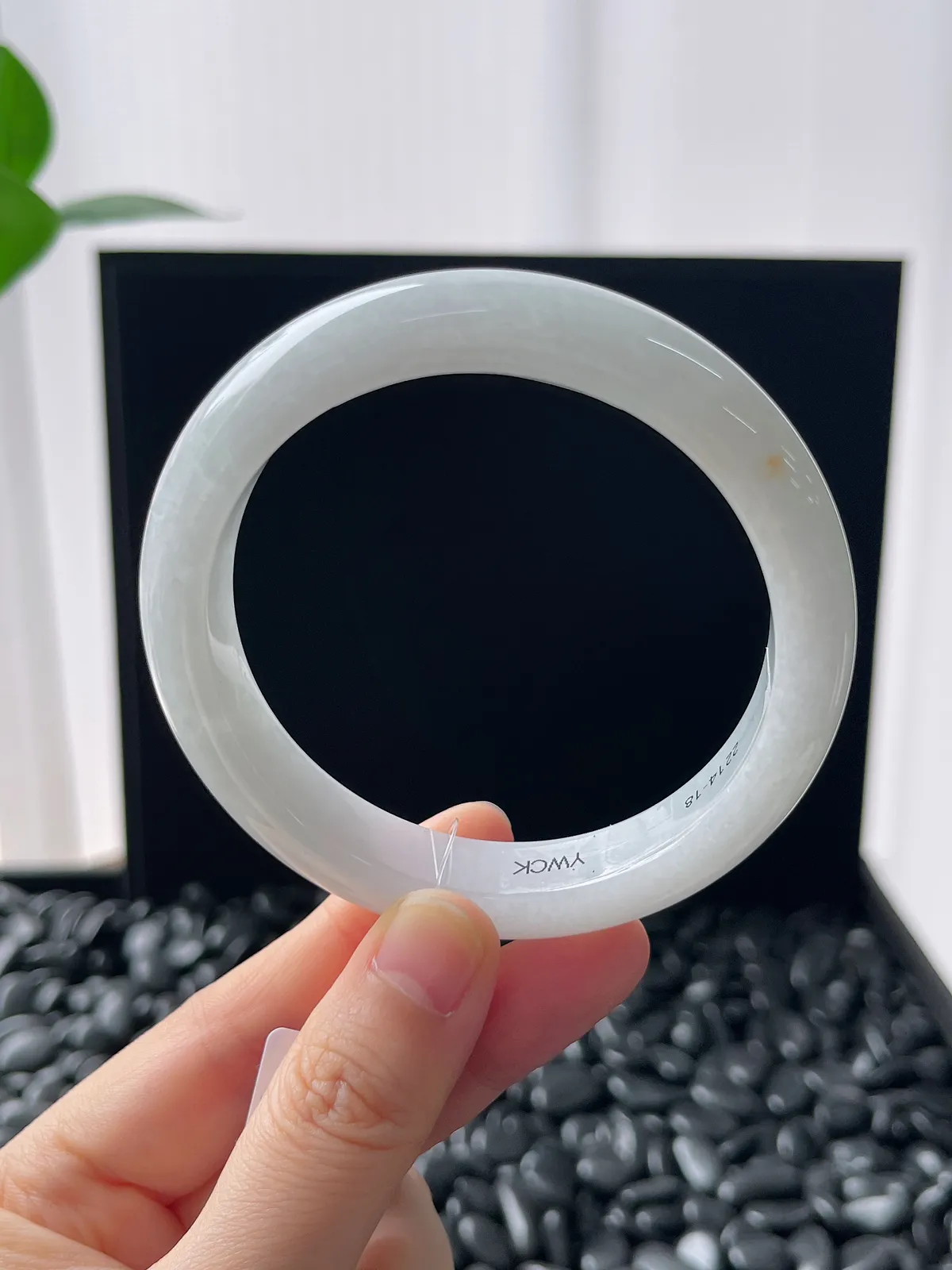 正圈58圈口，翡翠糯化种白色手镯