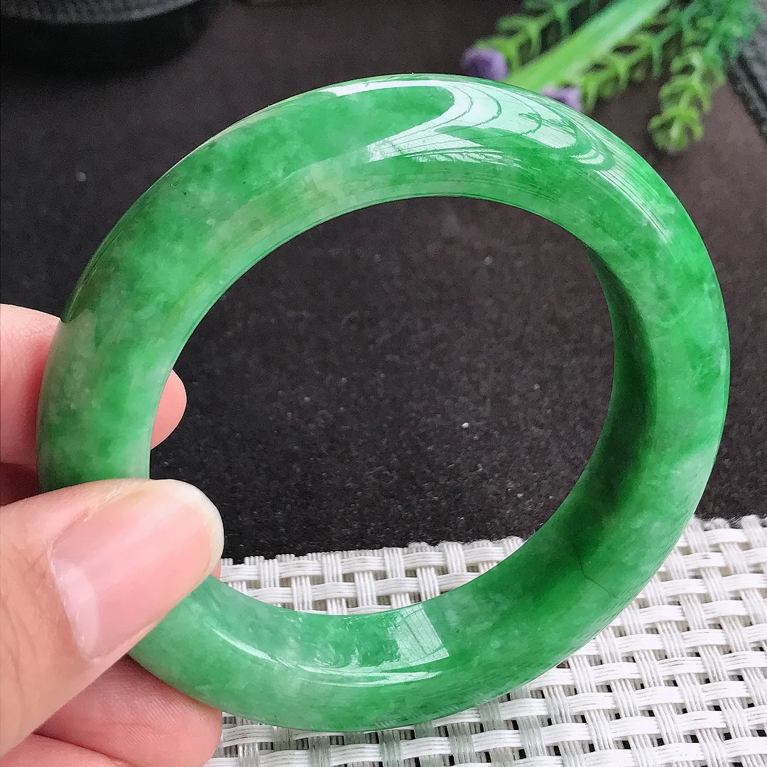 天然A货翡翠55.3/13.6/10.8老坑精美温润满绿辣阳绿手镯宽边玉手镯