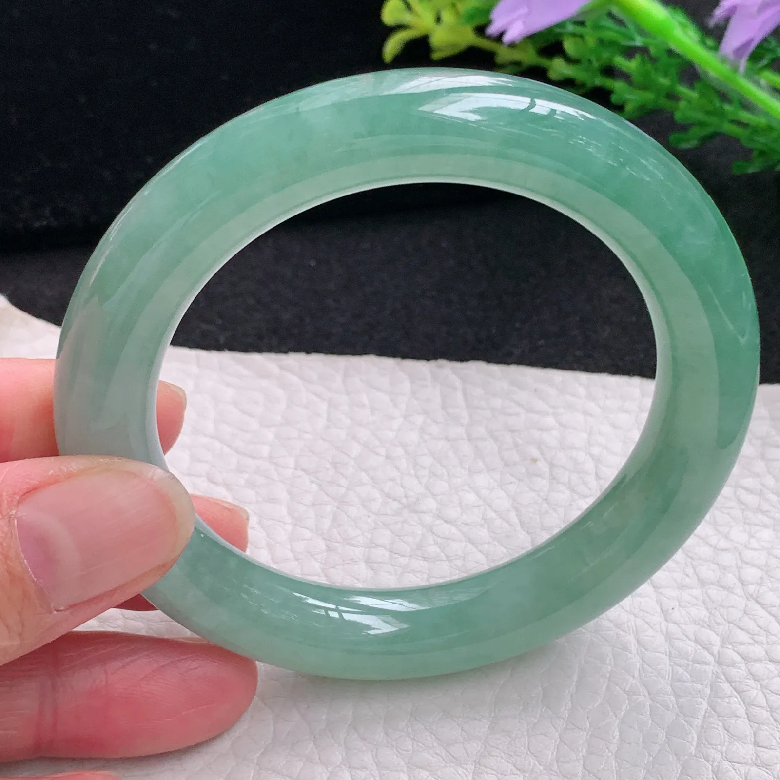 r自然光55*10.8*11美人镯 缅甸翡翠a货玉手镯冰晴绿圆条玉手环