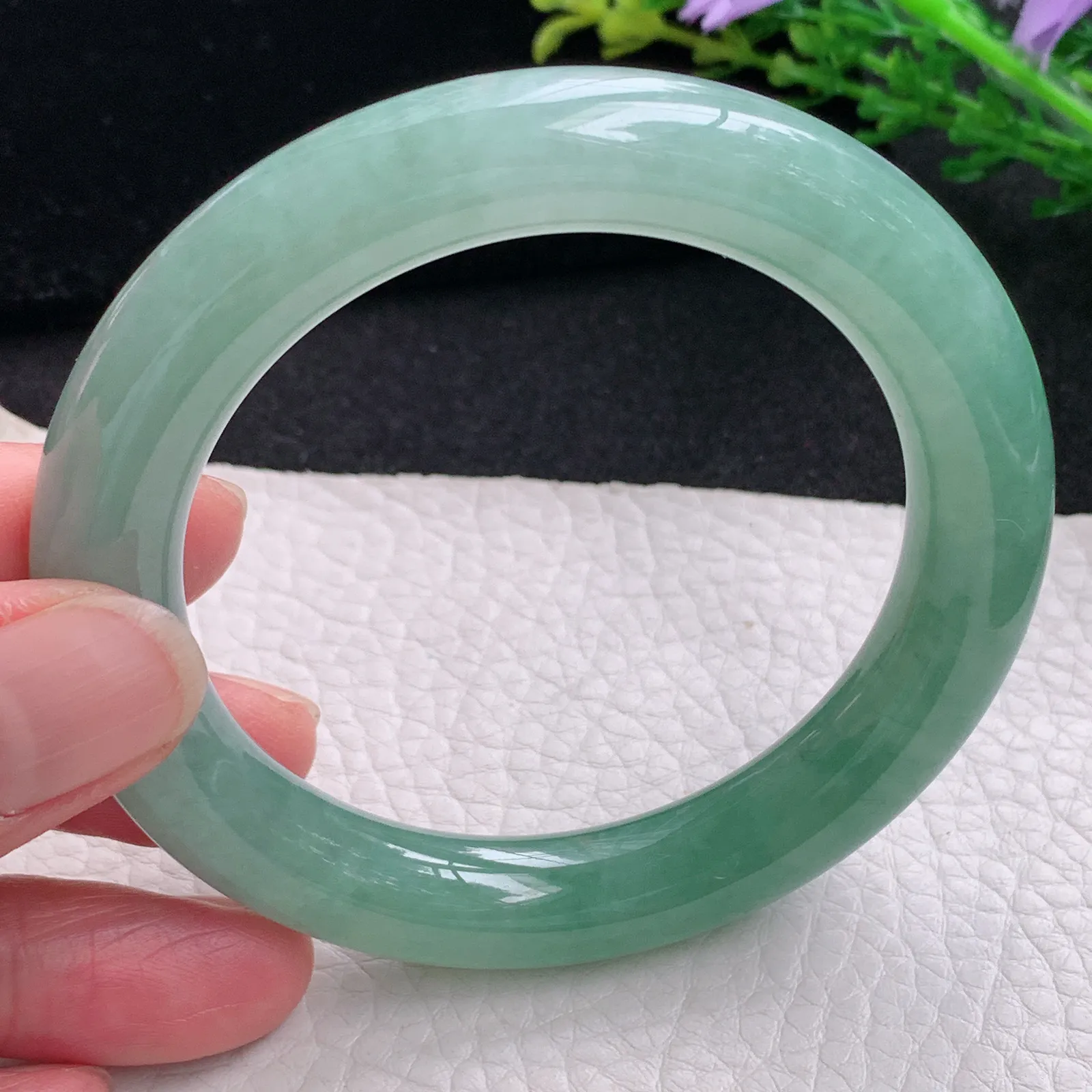 r自然光55*10.8*11美人镯 缅甸翡翠a货玉手镯冰晴绿圆条玉手环