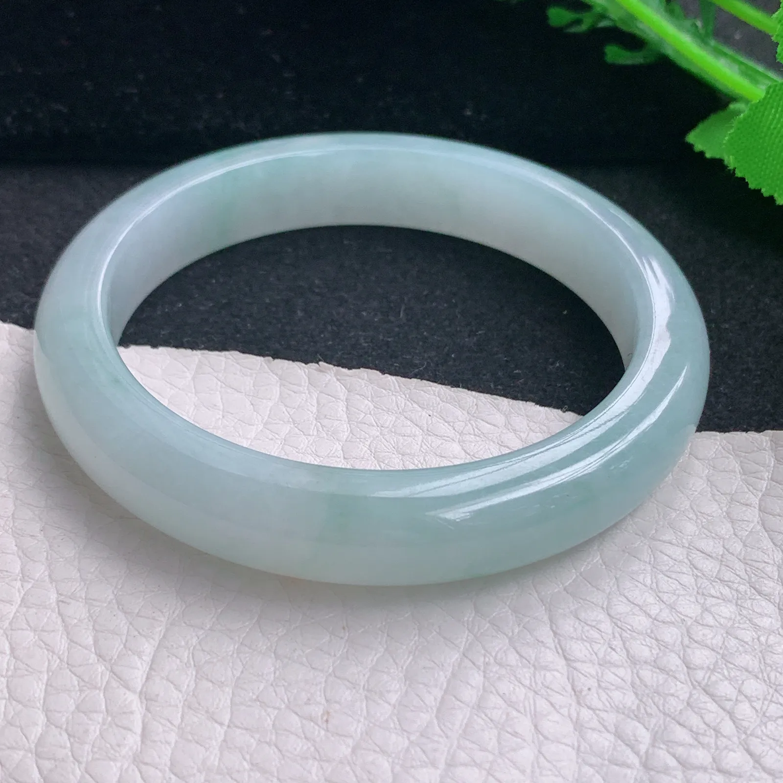 jxn自然光56.5*11.2*8.2平安镯 缅甸翡翠a货玉手镯冰胶飘花宽边玉手环