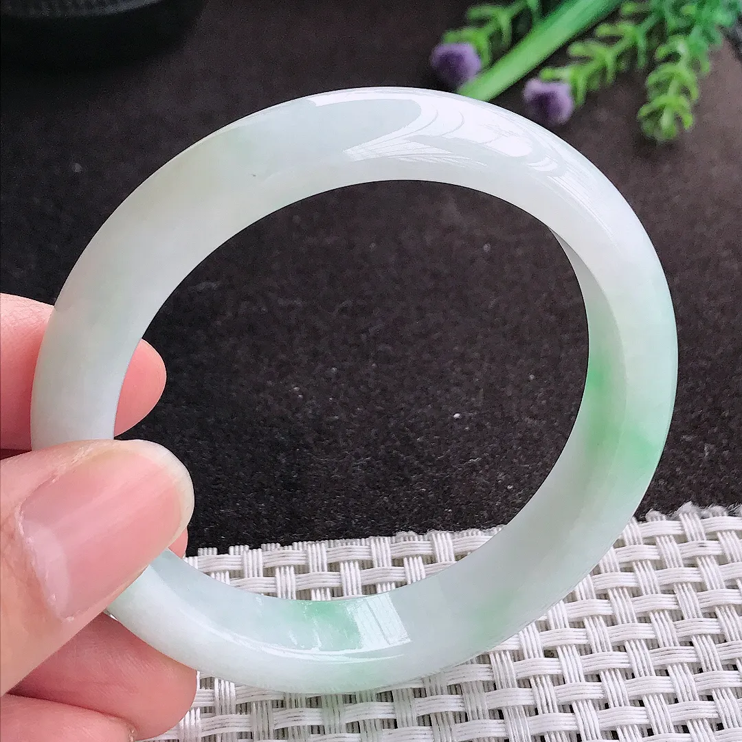 天然A货翡翠55.5/12.3/7.9老坑清爽冰润飘绿手镯宽边玉手镯