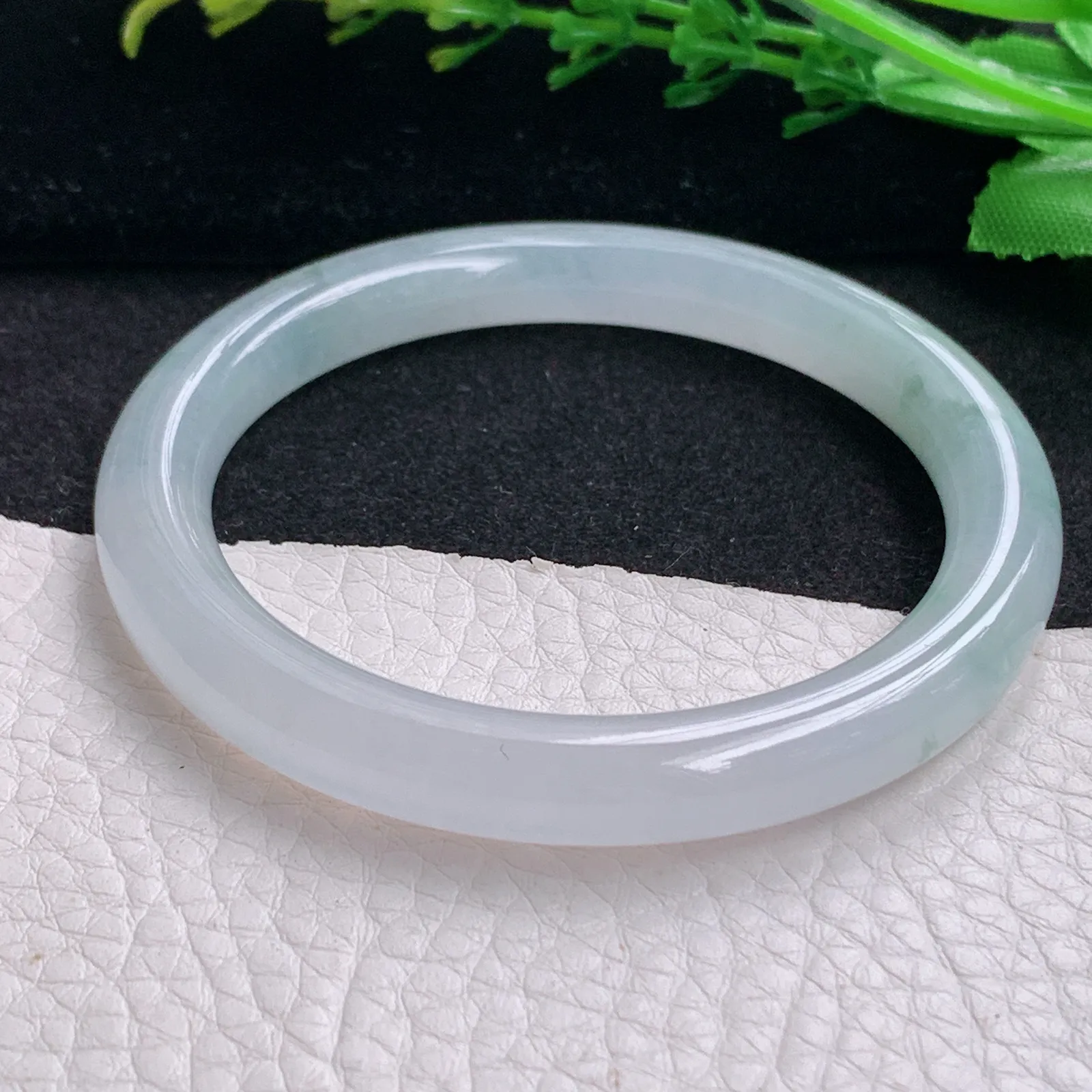 xc自然光54*8.3叮当镯 缅甸翡翠a货玉手镯冰飘花圆条玉手环