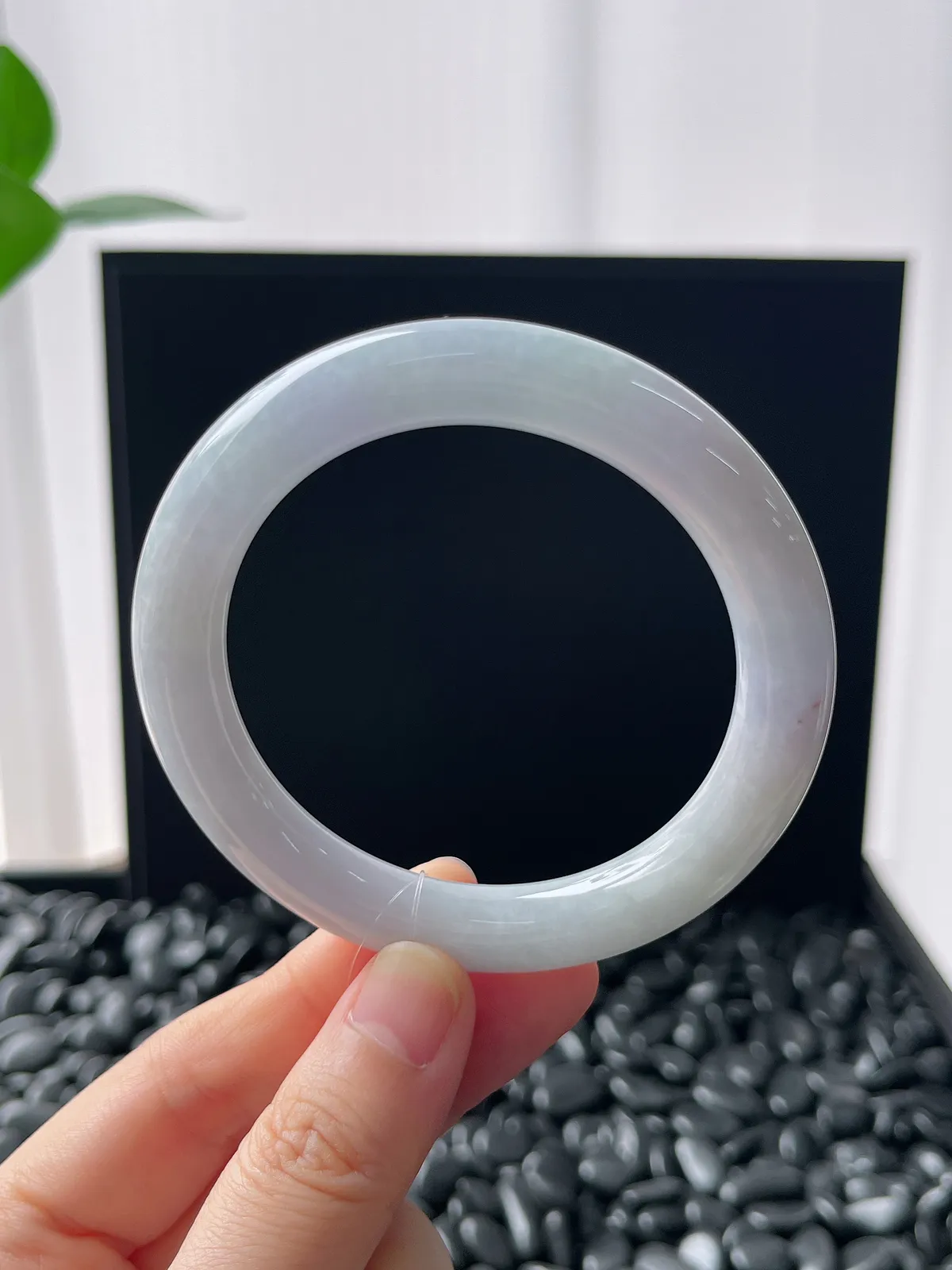 圆镯53.6圈口，翡翠糯化种白色手镯