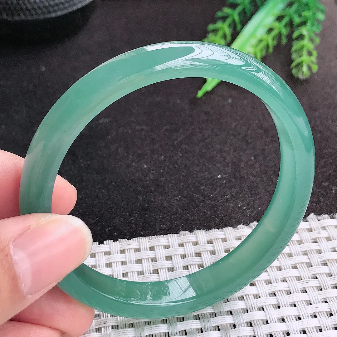 天然A货翡翠57.5/10.2/6.5老坑冰胶果冻冰纯满色天空蓝冰蓝手镯宽边玉手镯