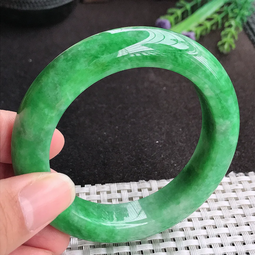 天然A货翡翠55.3/13.6/10.8老坑精美温润满绿辣阳绿手镯宽边玉手镯