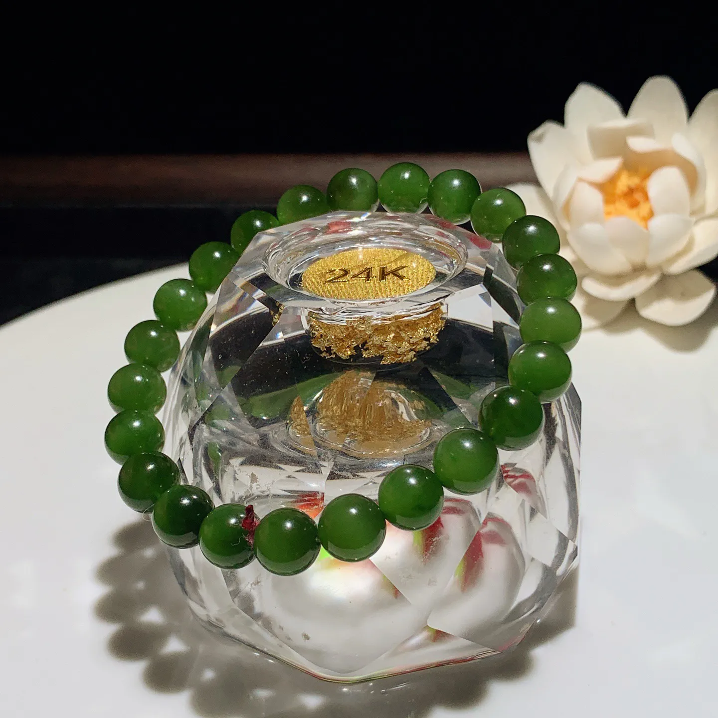 和田玉菠菜绿俄罗斯碧玉手串。单颗尺寸8！玉质细腻油润。手推出油。佩戴高端典雅。lt251201