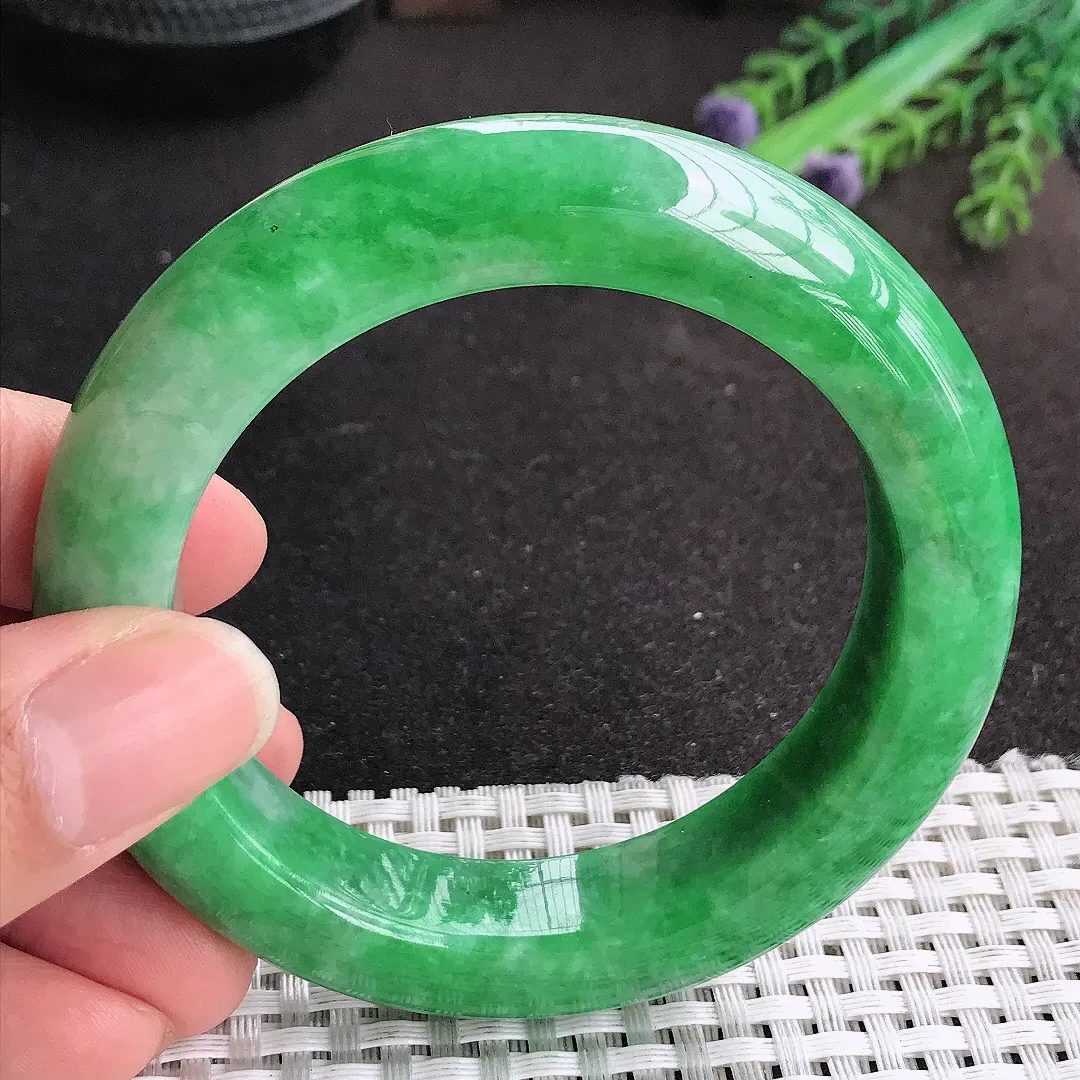 天然A货翡翠55.3/13.6/10.8老坑精美温润满绿辣阳绿手镯宽边玉手镯