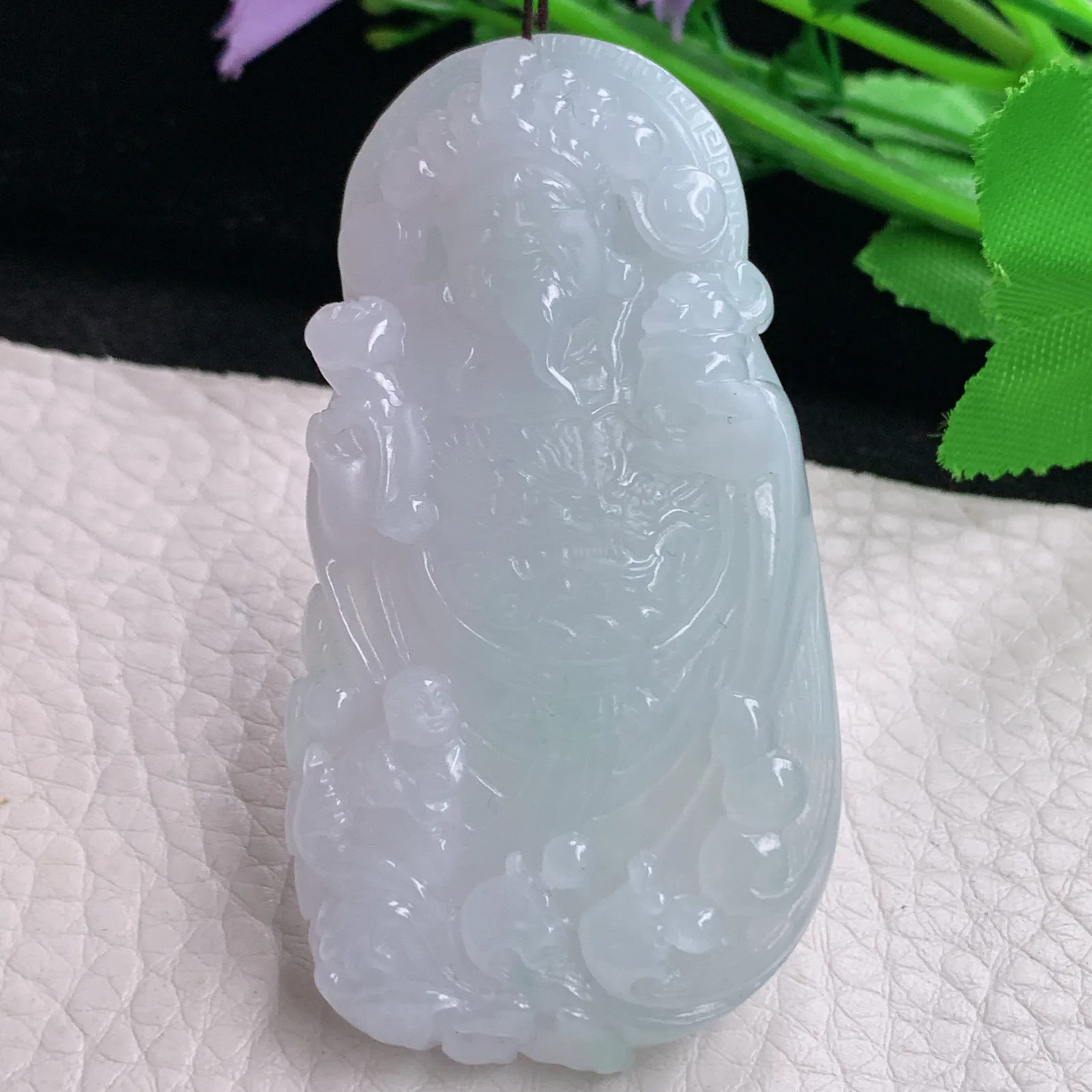 abc自然光63.2*33.5*9.3天然缅甸翡翠浅绿财神爷 财爷玉吊坠 玉挂件