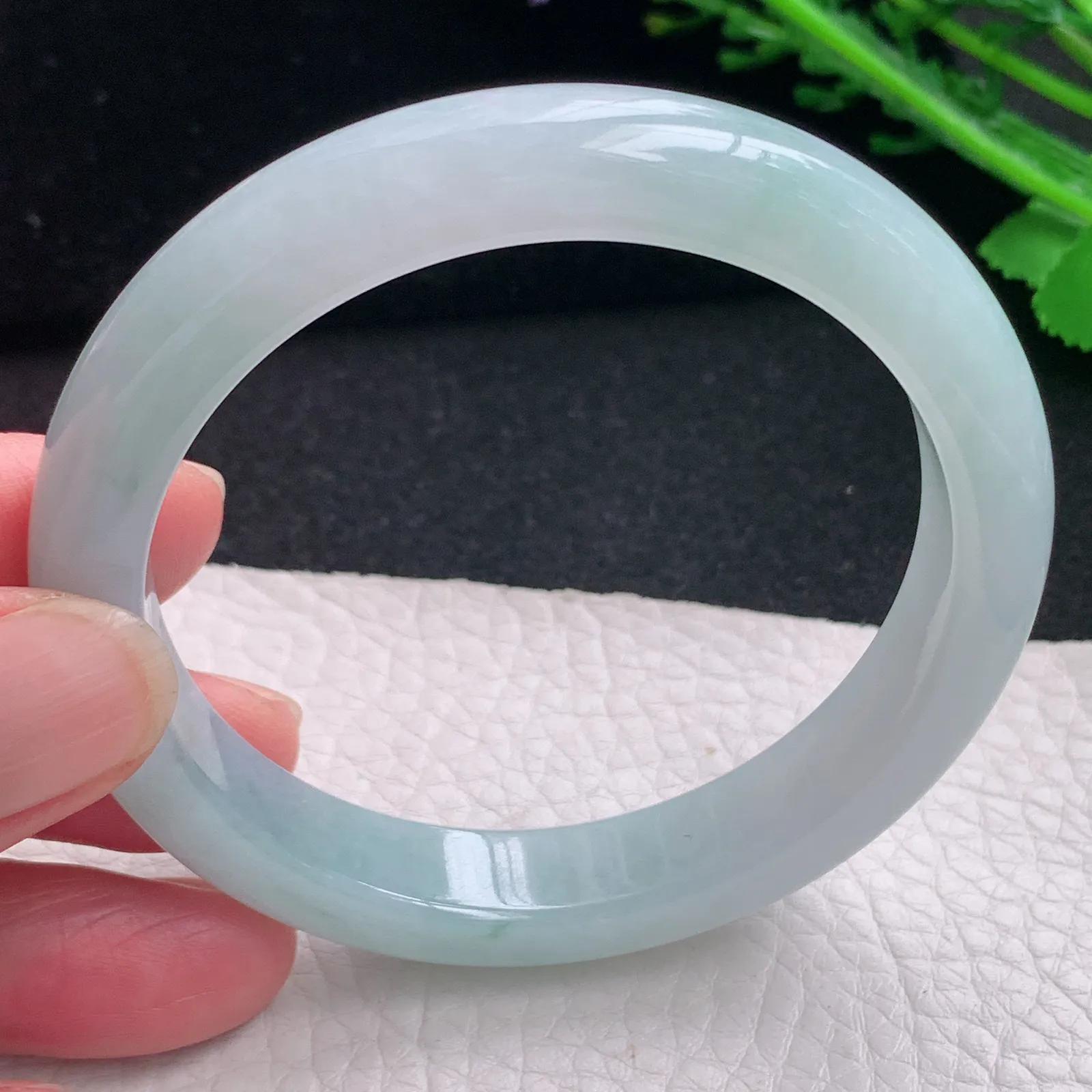 jxn自然光56.5*11.2*8.2平安镯 缅甸翡翠a货玉手镯冰胶飘花宽边玉手环