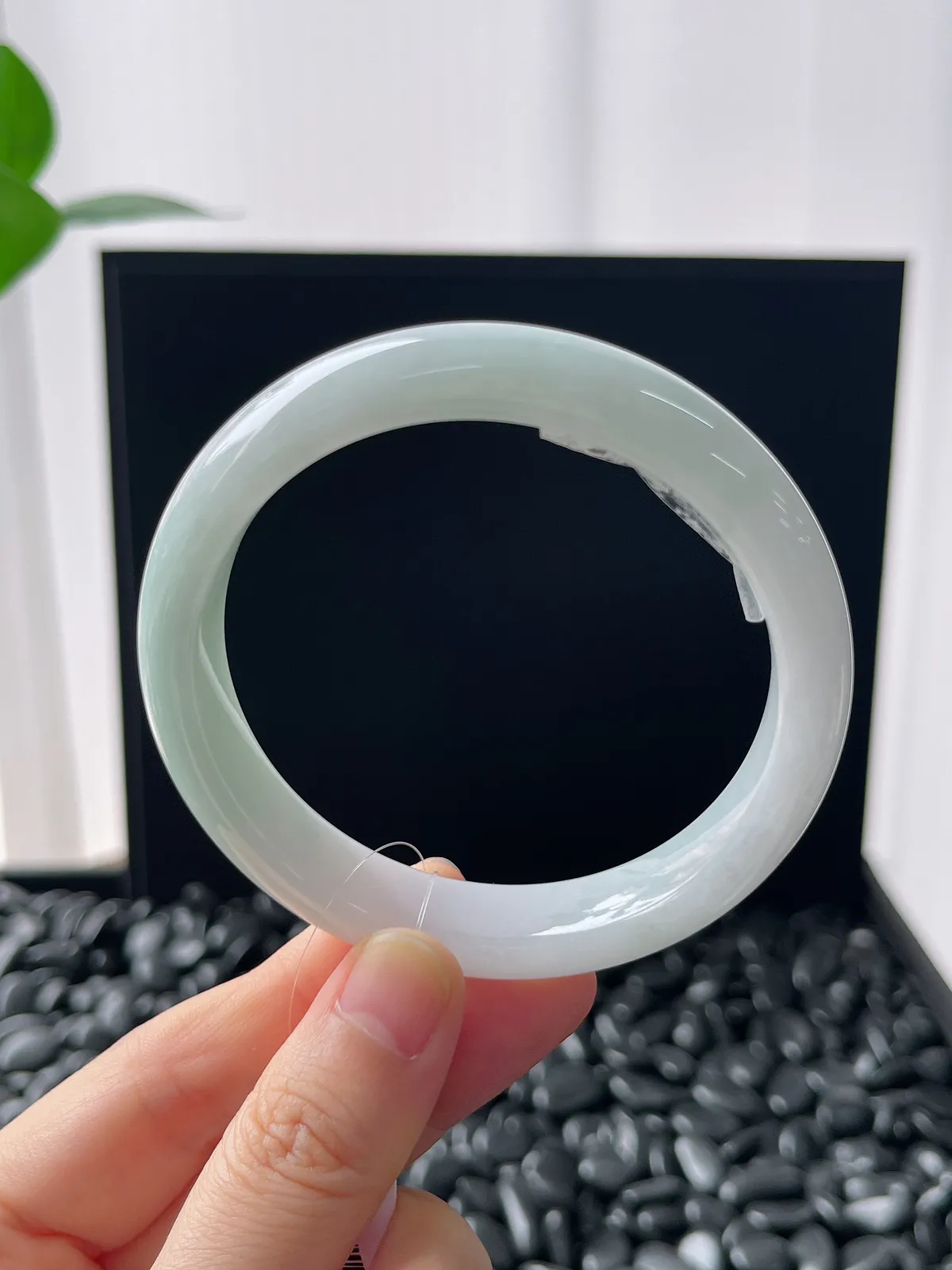 正圈57.8圈口，翡翠糯化种白色手镯