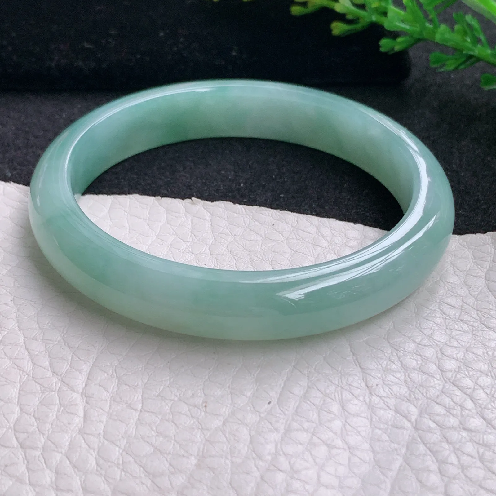 n自然光54*10.3*7平安镯 缅甸翡翠a货玉手镯秀气清韵宽边玉手环