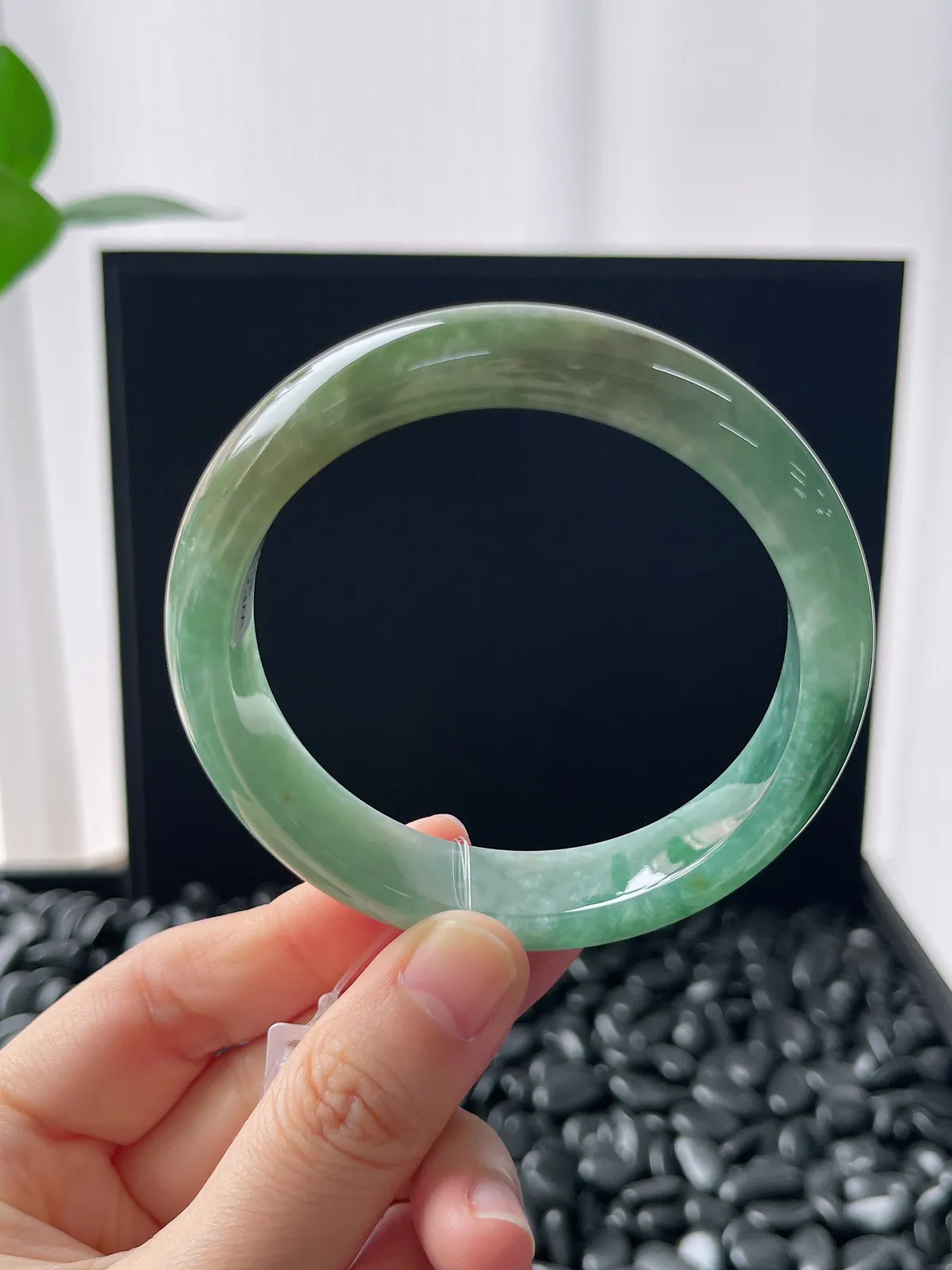 正圈56.4圈口，翡翠糯化种绿色手镯