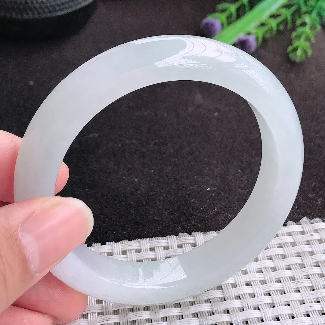 天然A货翡翠55.5/12.3/9老坑冰润果冻胶月光白手镯宽边玉手镯