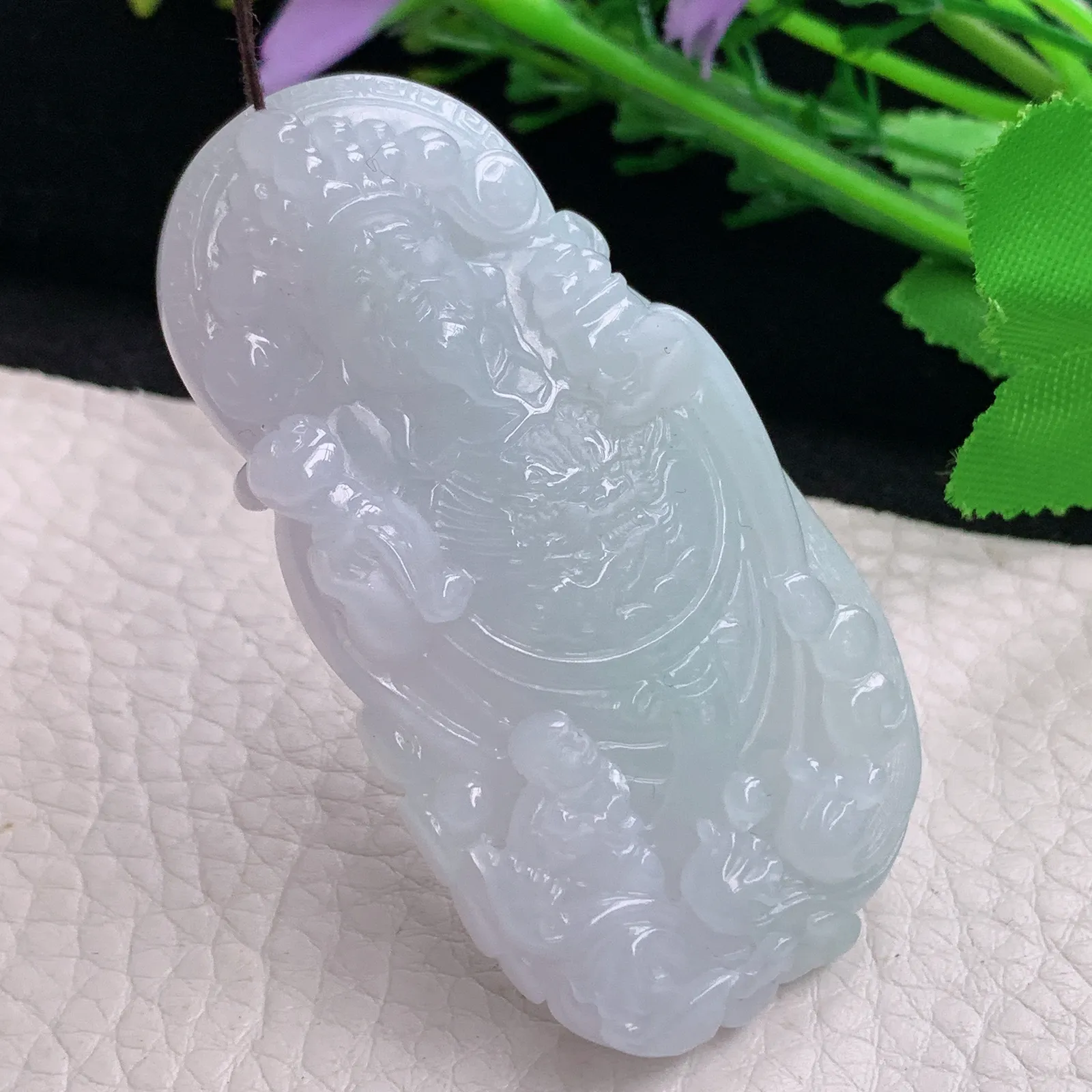 abc自然光63.2*33.5*9.3天然缅甸翡翠浅绿财神爷 财爷玉吊坠 玉挂件