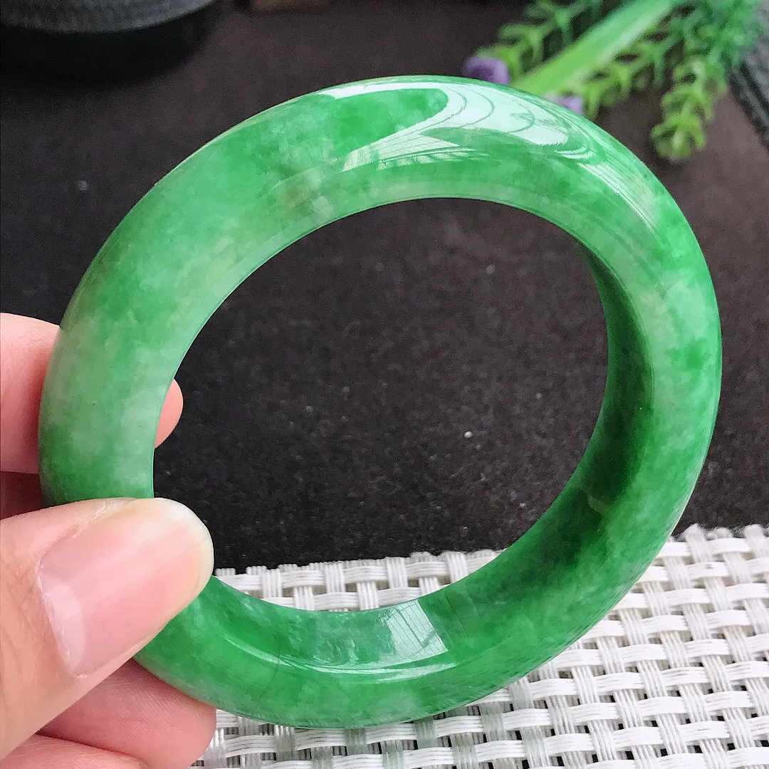 天然A货翡翠55.3/13.6/10.8老坑精美温润满绿辣阳绿手镯宽边玉手镯