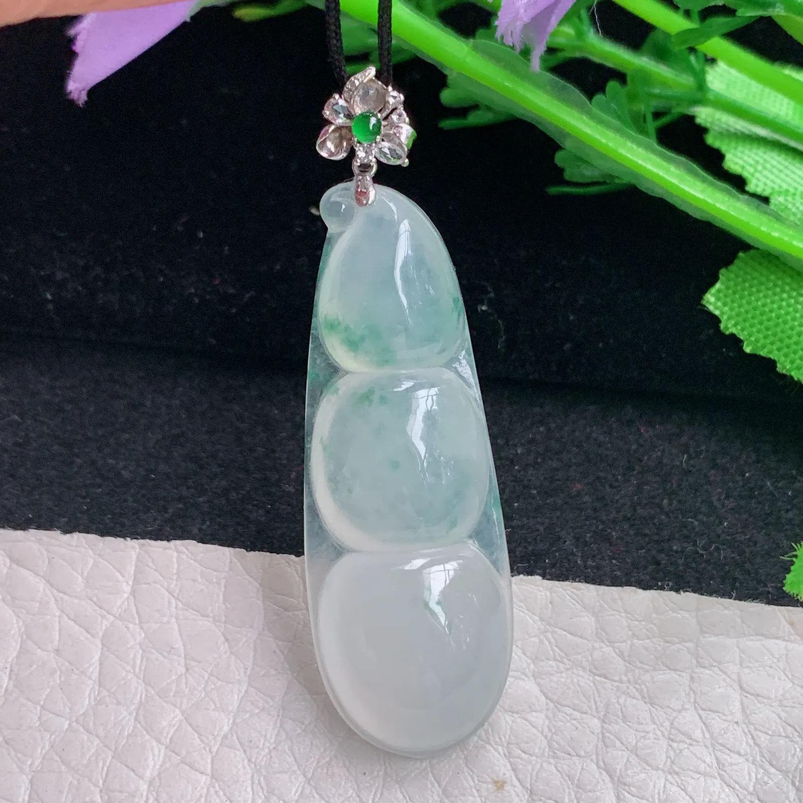 abc自然光48*14.3*6天然缅甸翡翠冰飘花平安豆 四季豆玉吊坠 玉挂件