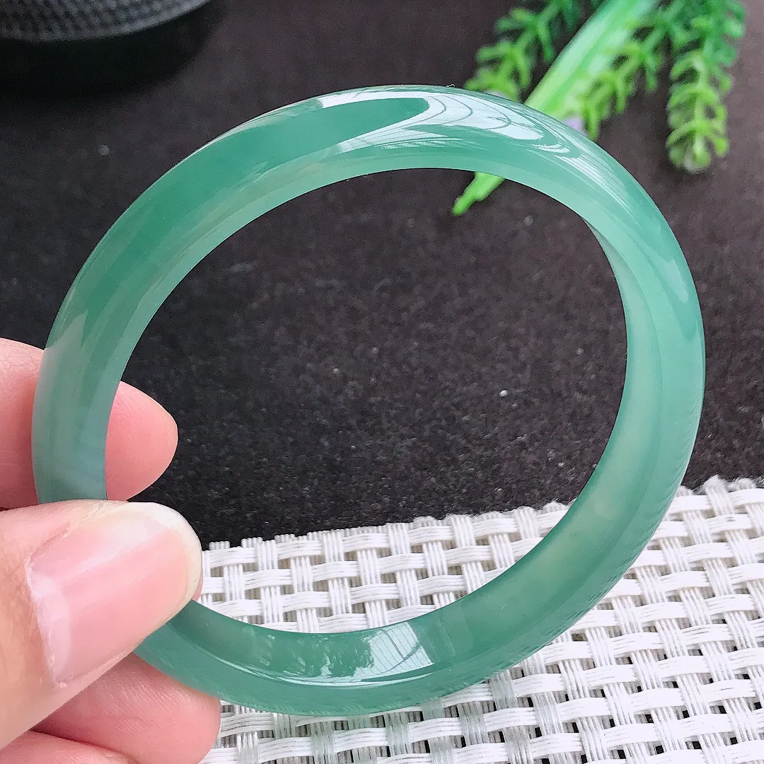 天然A货翡翠57.5/10.2/6.5老坑冰胶果冻冰纯满色天空蓝冰蓝手镯宽边玉手镯