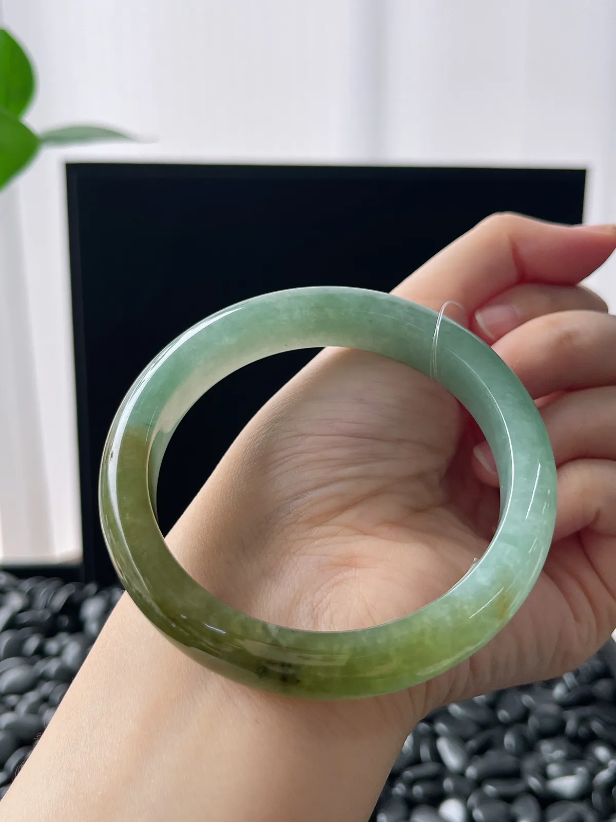 正圈57.6圈口，翡翠糯化种黄加绿手镯