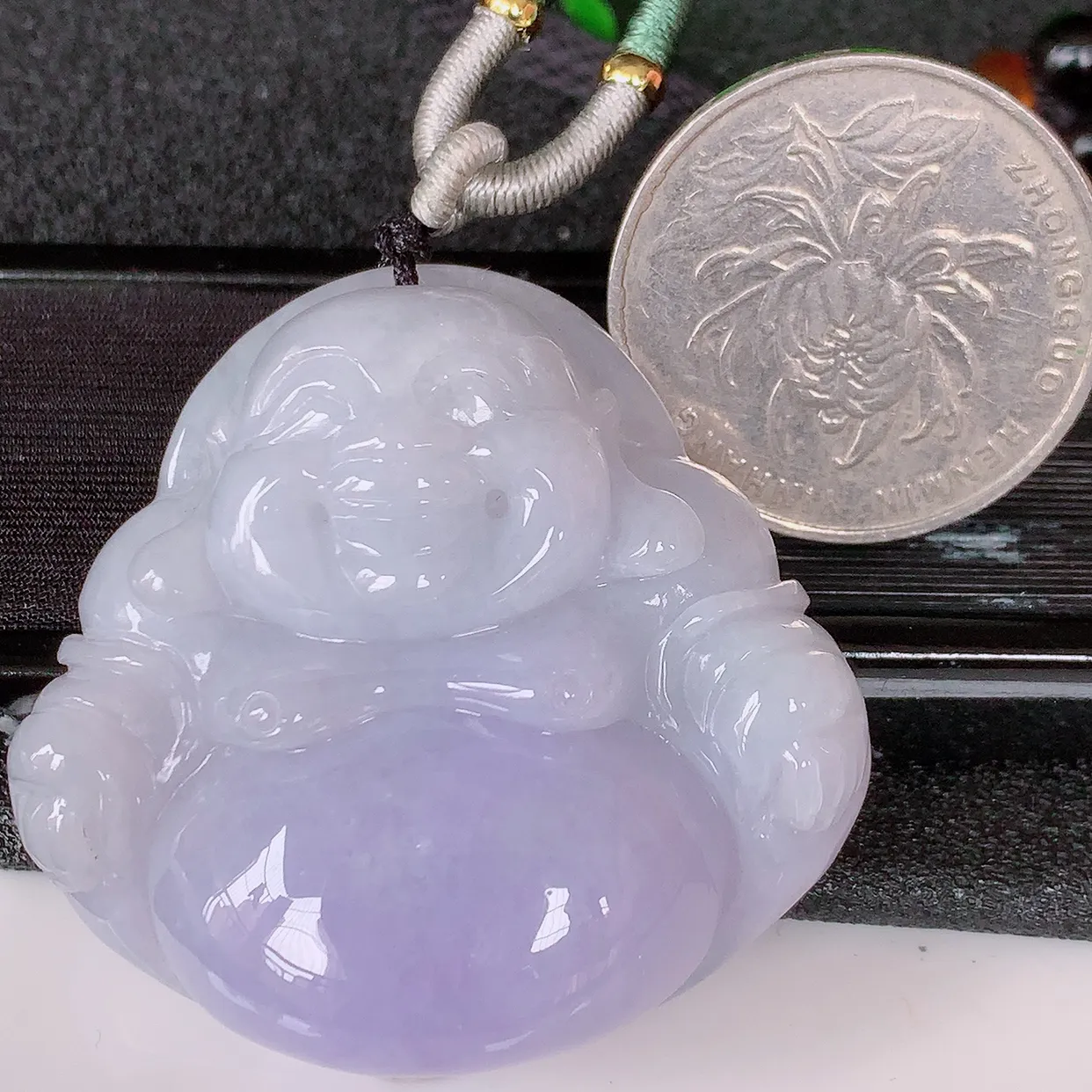 自然光实拍，大件厚装紫罗兰翡翠佛公吊坠，翡翠开心笑佛，种老水足，颜色漂亮，立体饱满圆润，佩戴效果赞#46.29