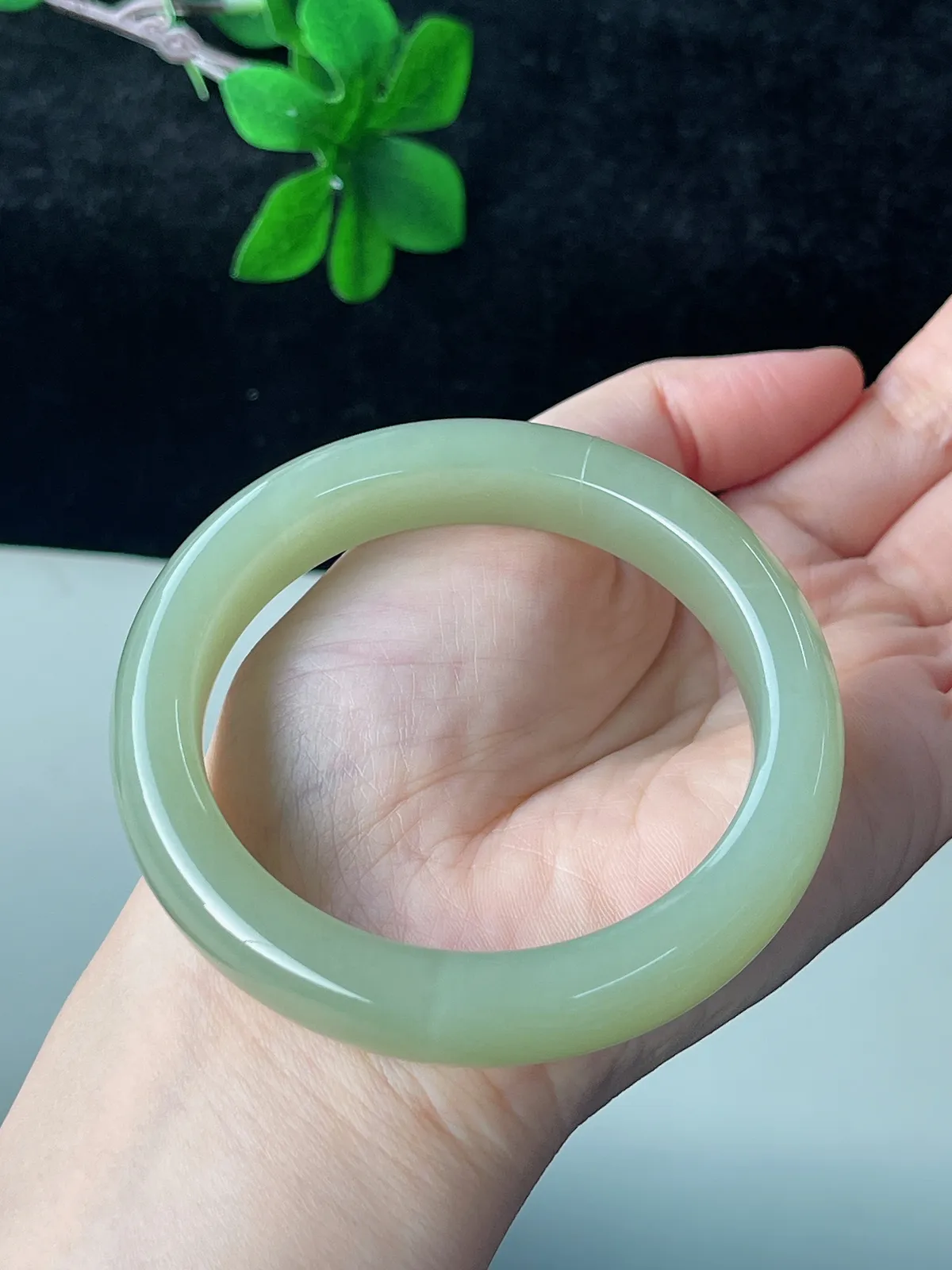 正圈57圈口，和田玉手镯