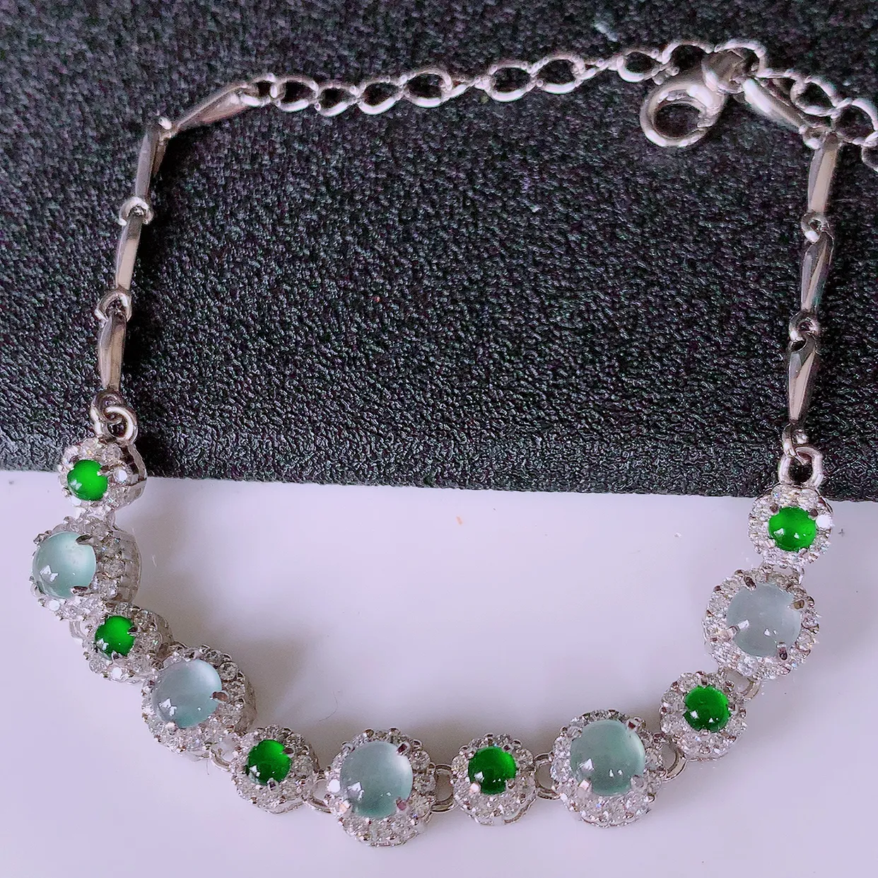 冰透满绿翡翠925银镶嵌手链，自然光实拍，翠色灵动，颜色漂亮，种老水足，品相佳，佩戴佳品！#97.2