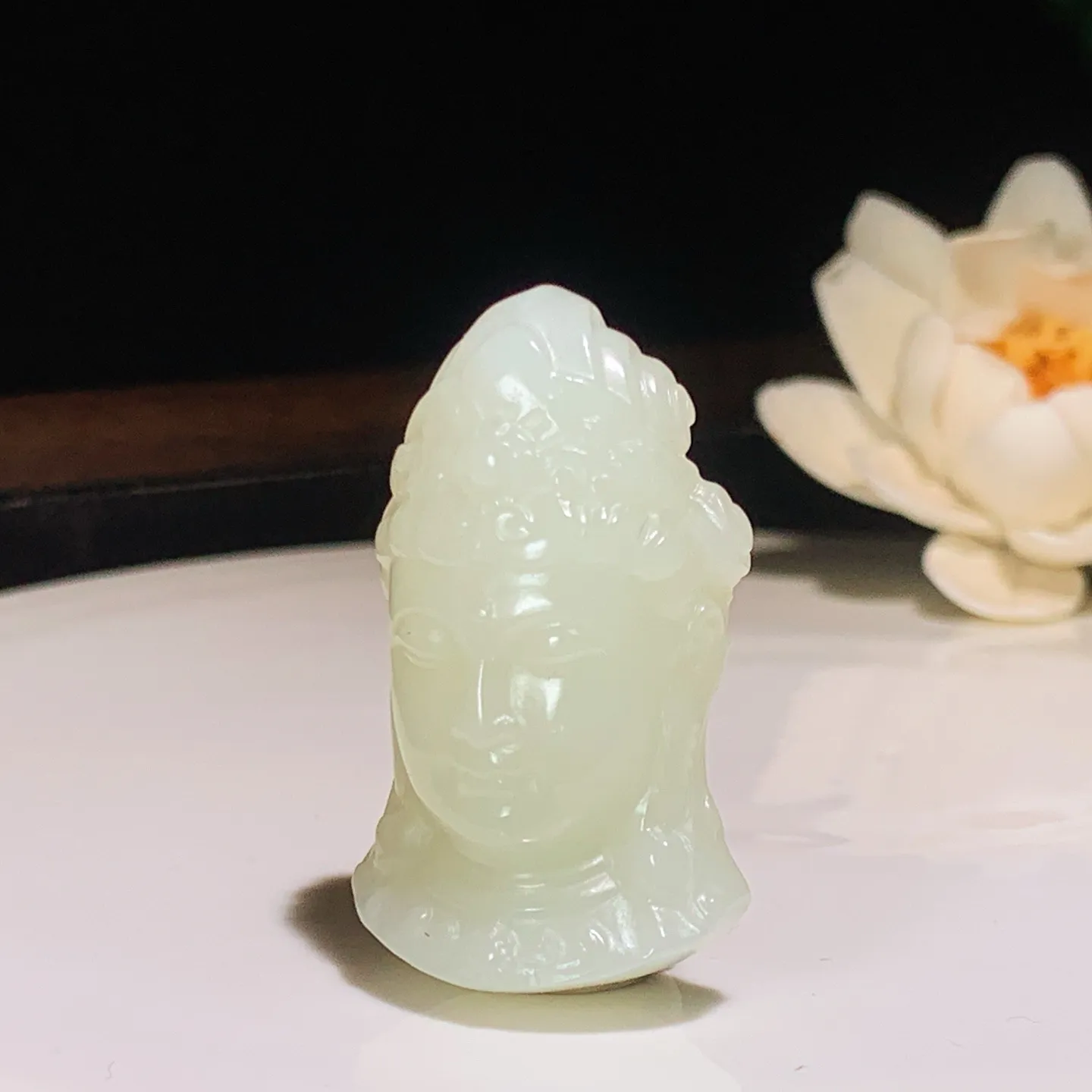 新疆和田玉观音头挂件。尺寸43/26/17重25.8克。玉质细腻油润。手推出油。佩戴高端典雅。lt2