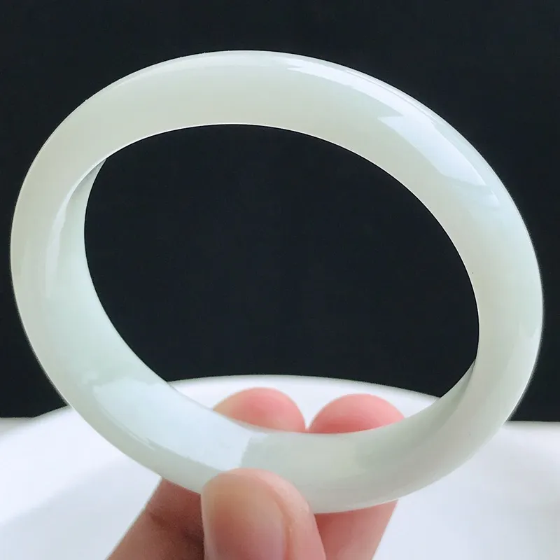 椭圆手镯55.2*49.7圈天然A货翡翠浅绿玉石手镯44.74g