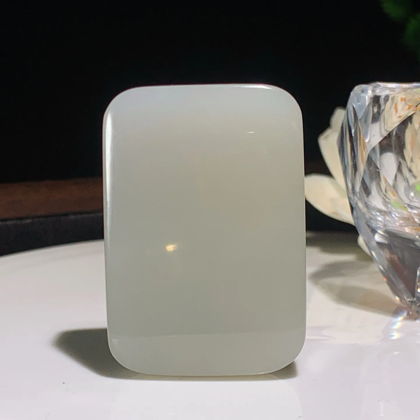 和田玉紫罗兰平安无事牌挂件。尺寸51/35/13重57克。玉质细腻油润。手推出油。佩戴高端典雅。lt251201