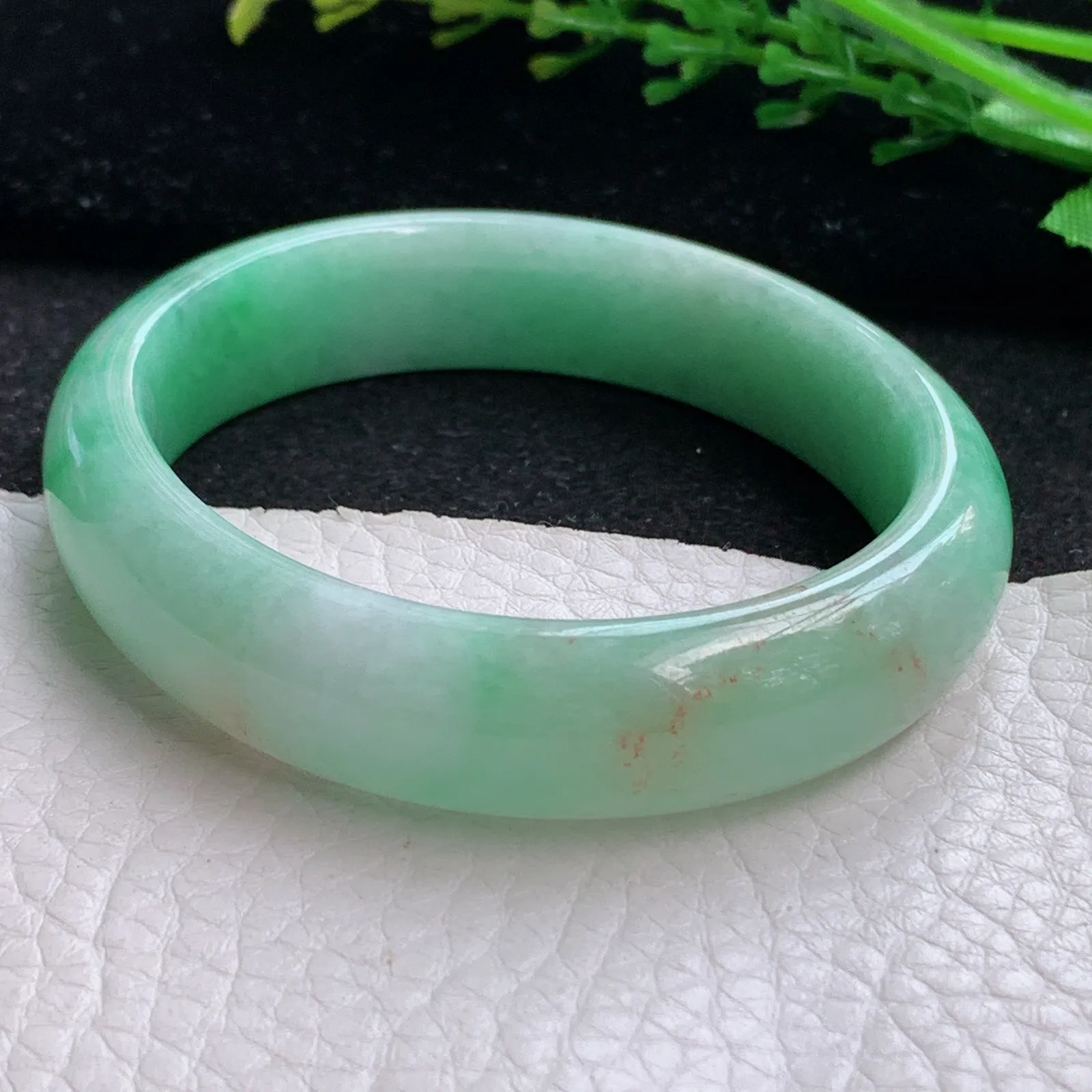 n自然光55*49*12.5*7贵妃镯 缅甸翡翠a货玉手镯三彩宽边玉手环