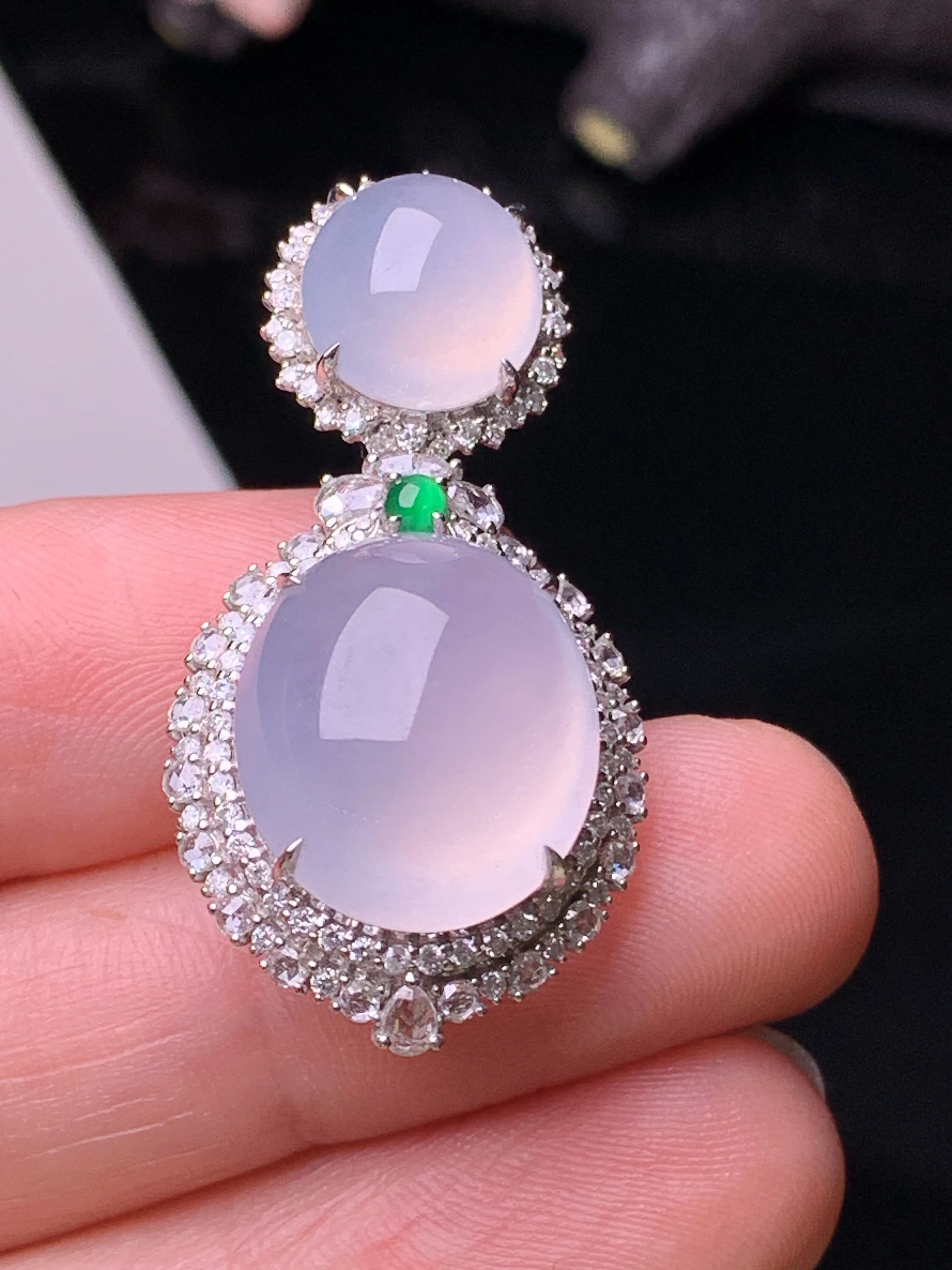 18k金钻镶嵌冰种蛋面吊坠 玉质细腻 色泽清新艳丽 整体尺寸35*18*12.8